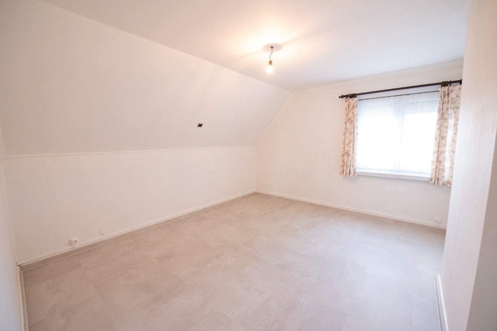 Proper onderhouden woning met 3 slaapkamers en ruimte tuin te huur in Zulte foto 11
