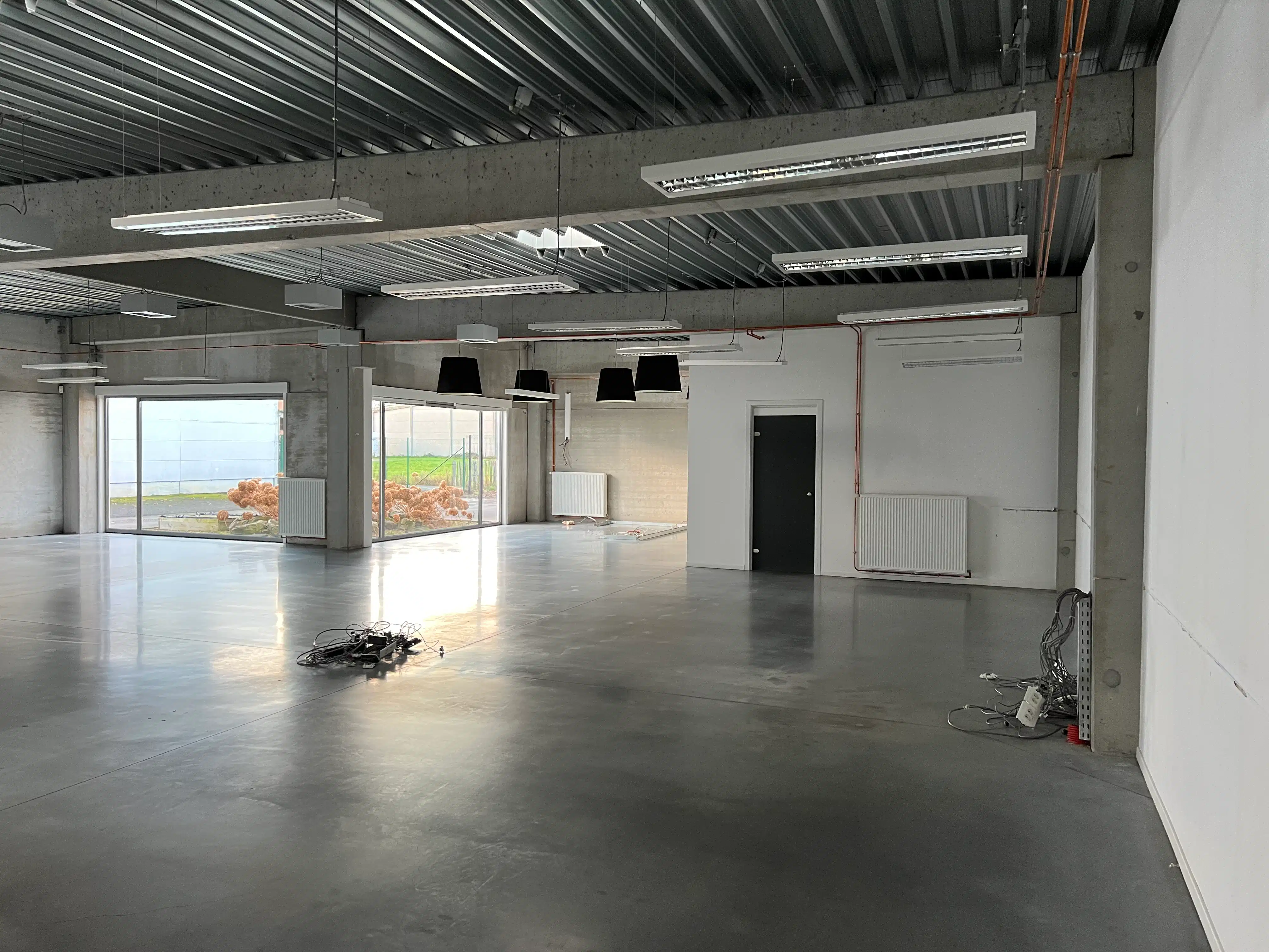 Moderne kantoor-/handelsruimte met duplex appartement – topligging Kortrijk-Wevelgem foto 10