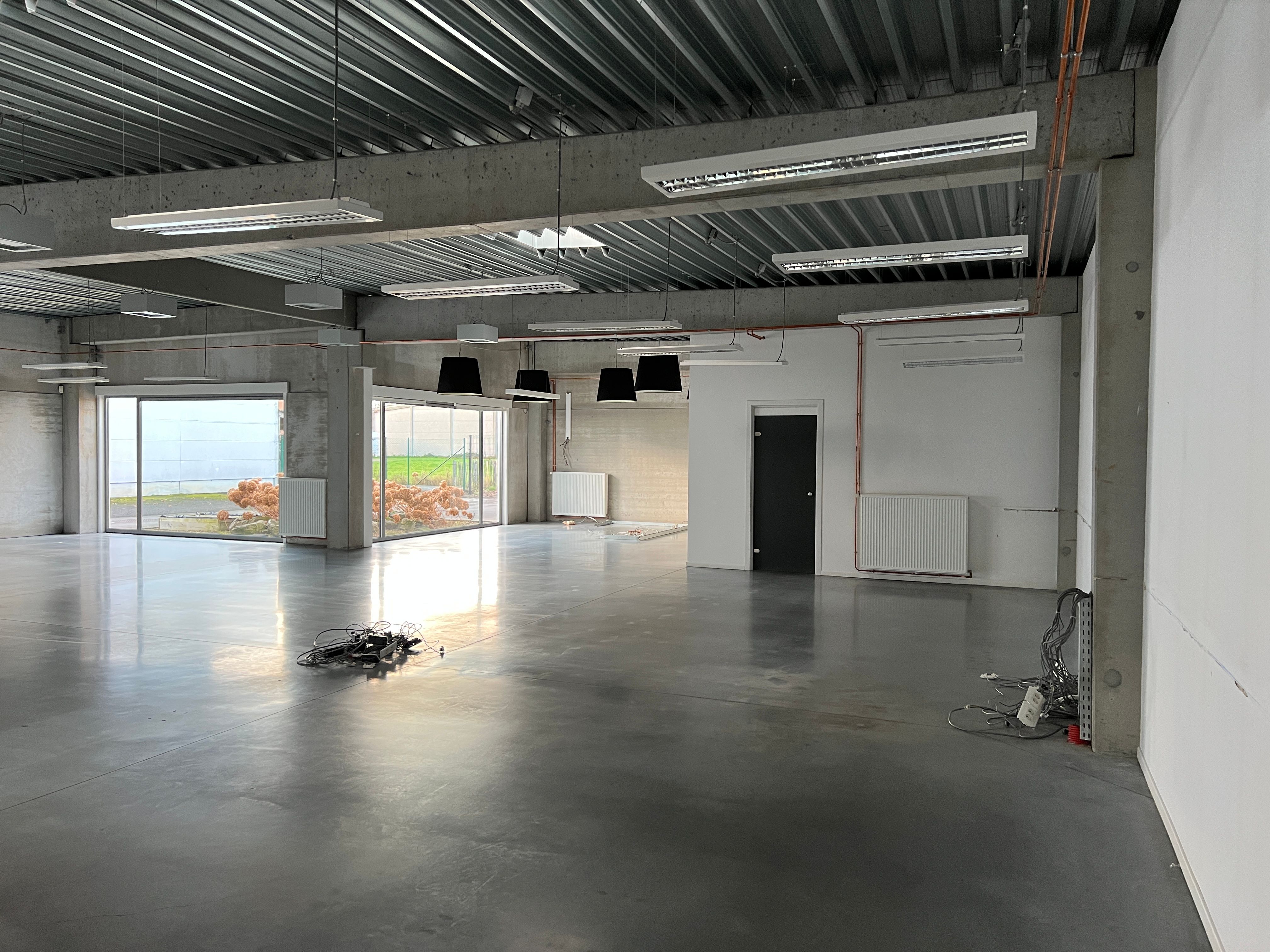 Moderne kantoor-/handelsruimte met duplex appartement – topligging Kortrijk-Wevelgem foto 10