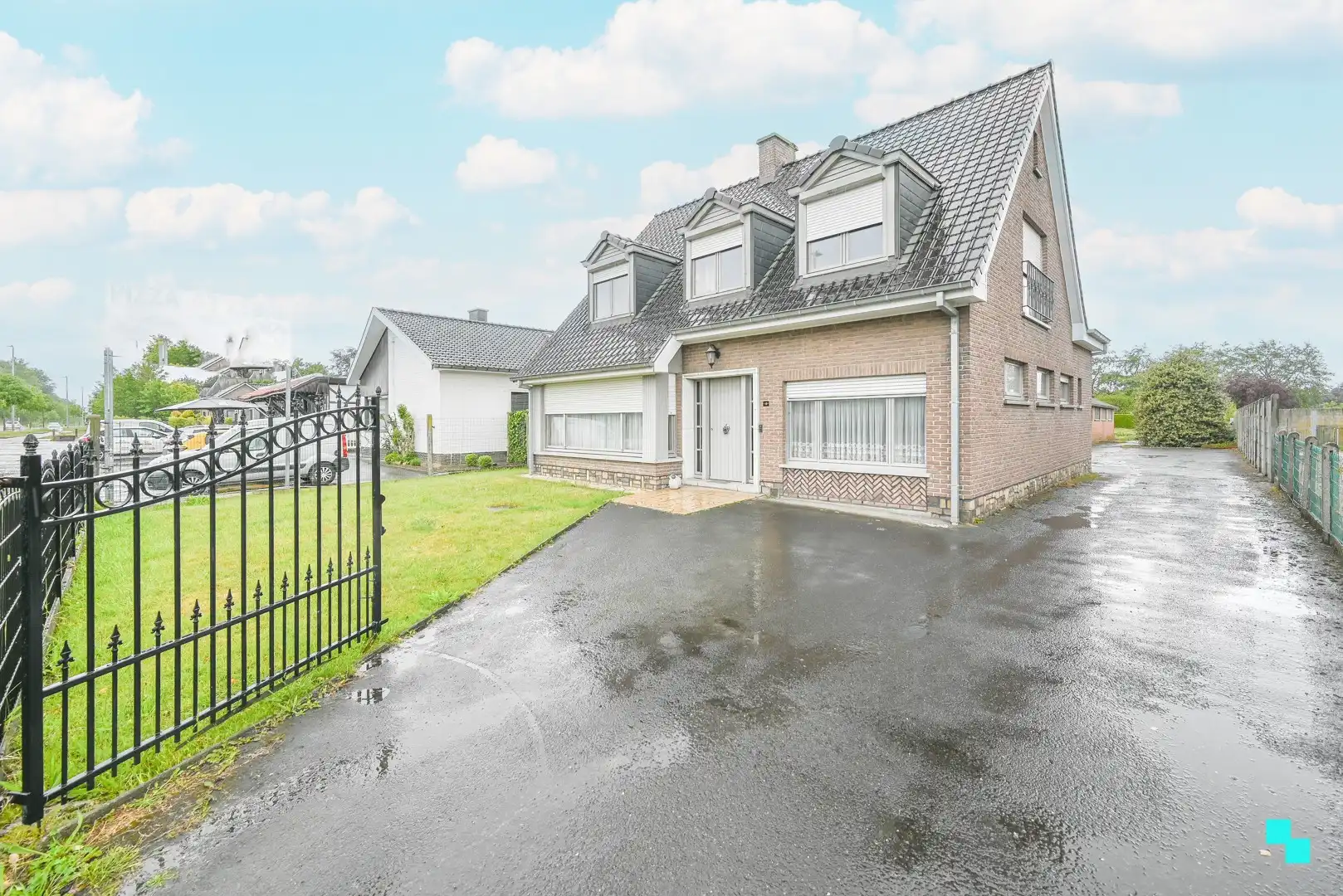 Hoofdfoto van de publicatie: Alleenstaande woonst met atelier/loods