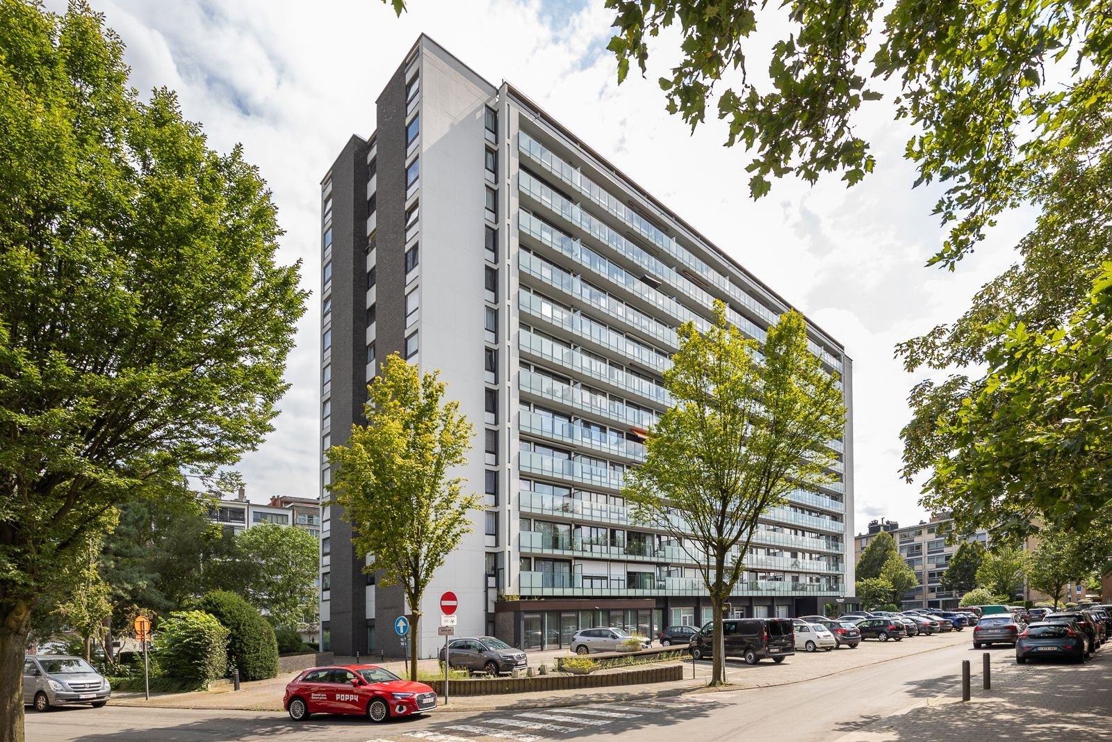 Zeer degelijk 2 slaapkamer appartement met uitgestrekt uitzicht in Merksem! foto 17