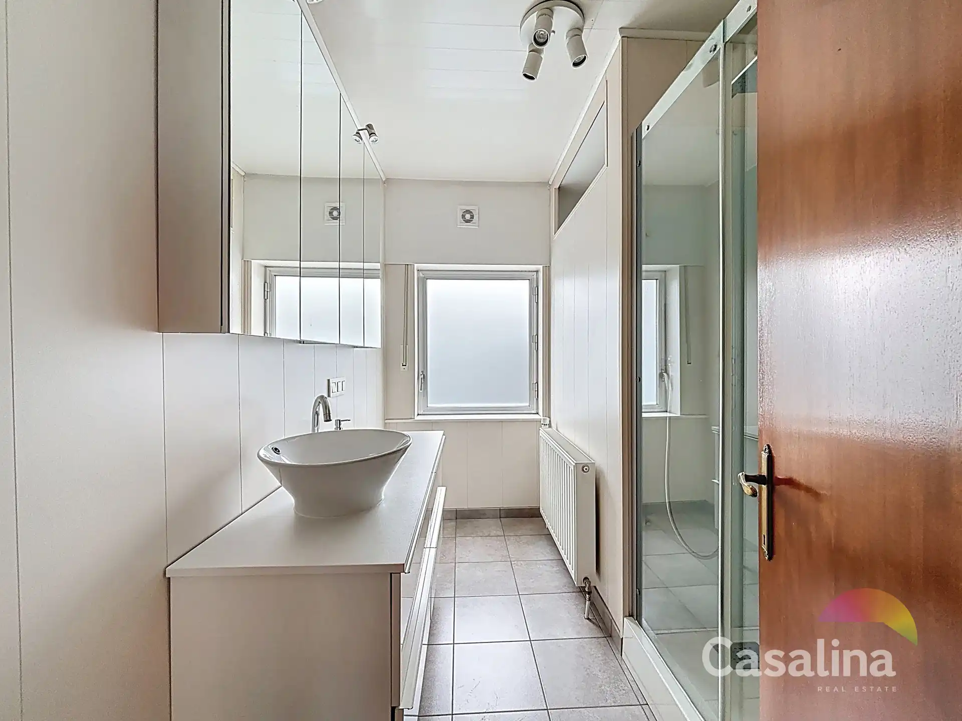 Ruime bungalow van 205 m² in een rustige, groene wijk foto 17