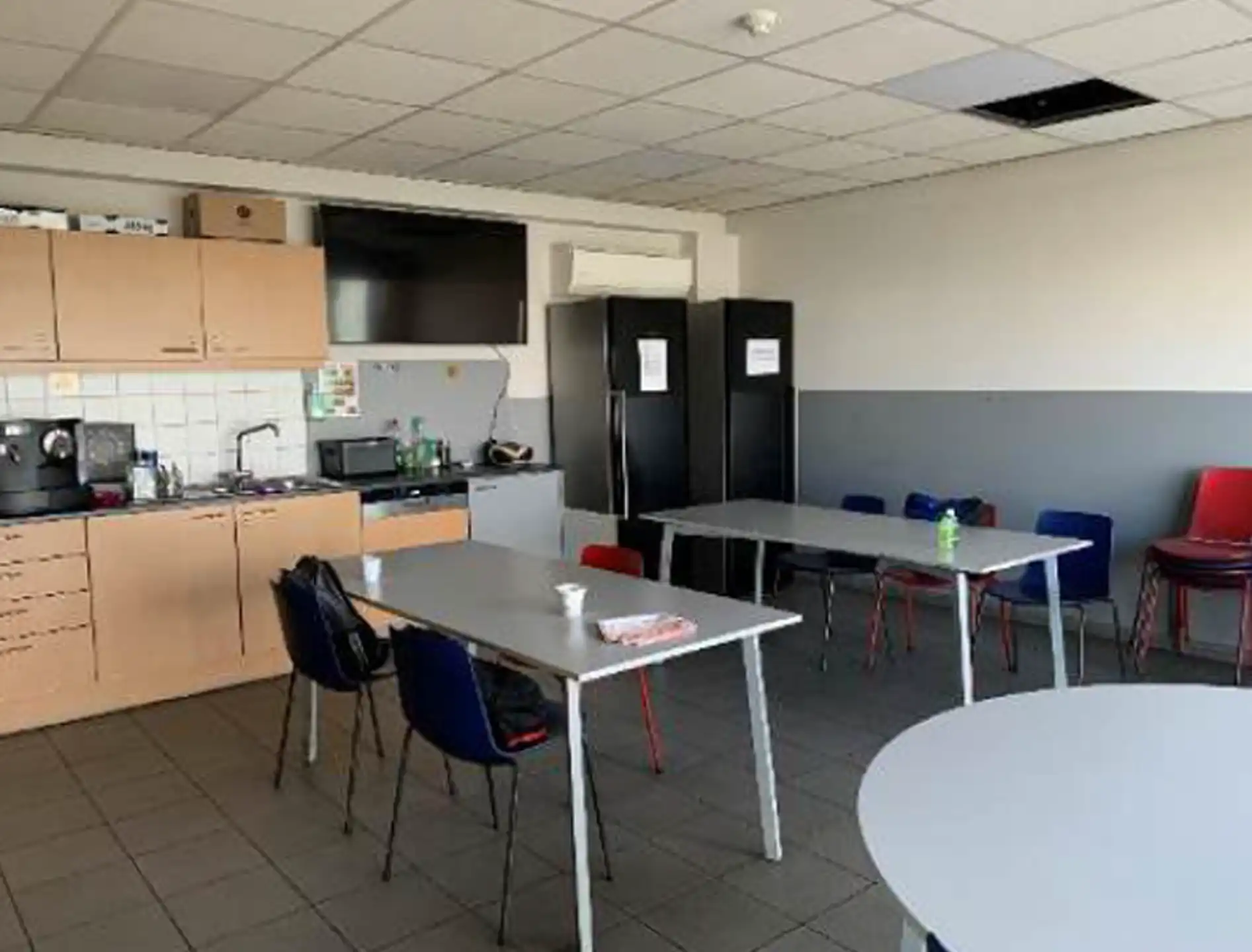 Kantoren  460m² & magazijn 3000m² te huur op 5992m² grondopp foto 9