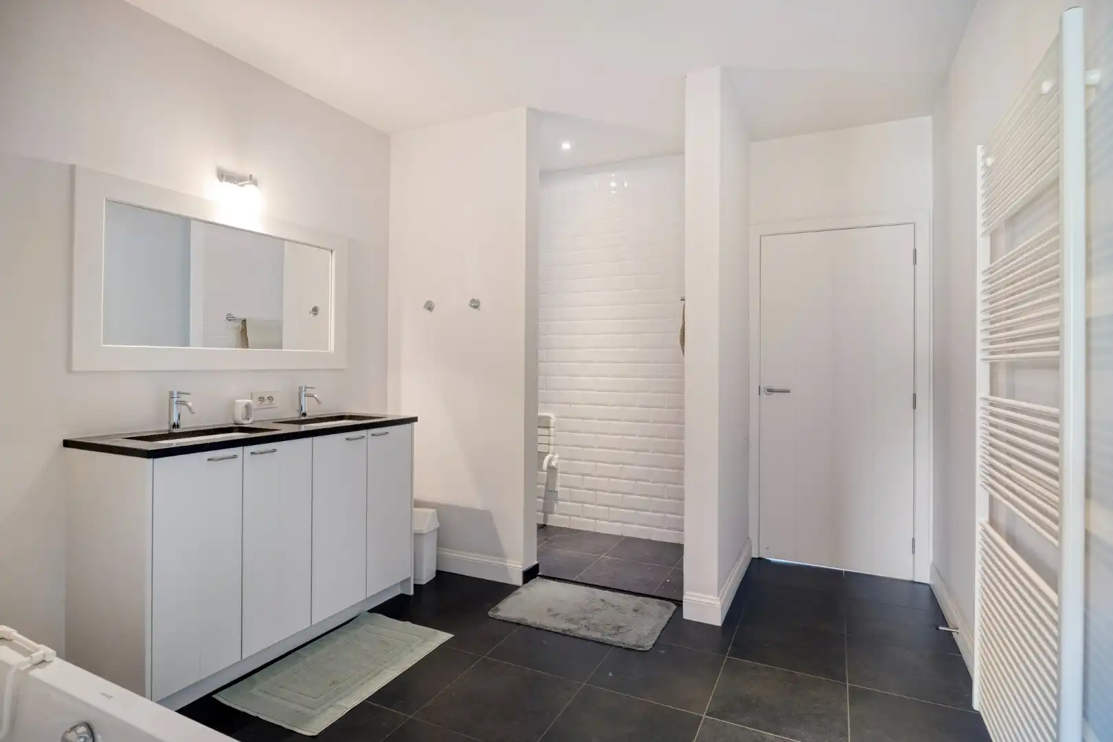 Schitterend 2 slpk appartement met riant terras en garagebox foto 11