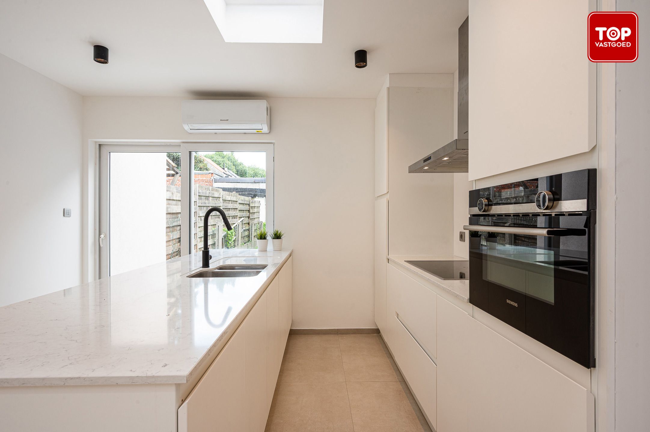 Stijlvol gerenoveerde gezinswoning met 4 slaapkamers en gezellige tuin foto 8