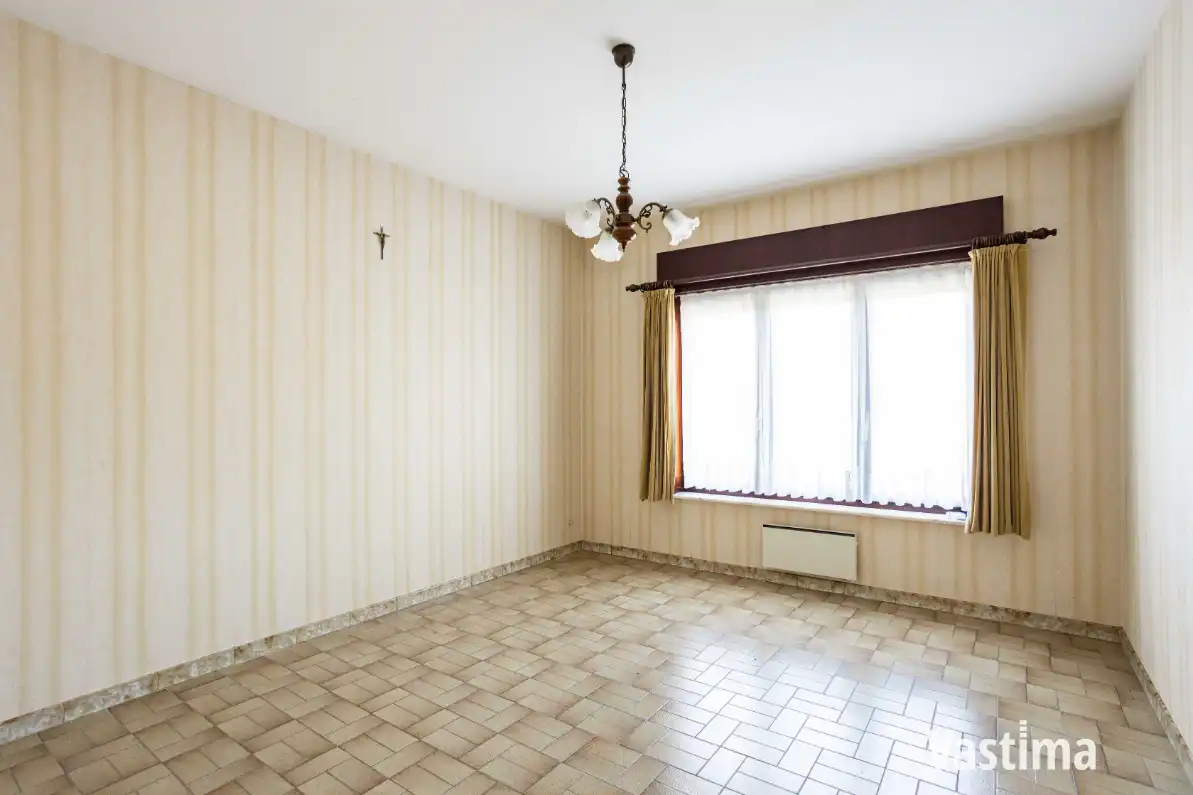 Rustig gelegen halfopen woning met dubbele garage en veel potentieel foto 11