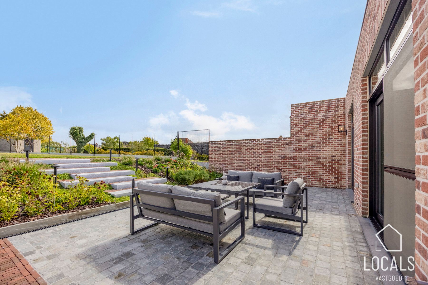 Recente woning (2018) met prachtige tuin en ruime garage foto 24