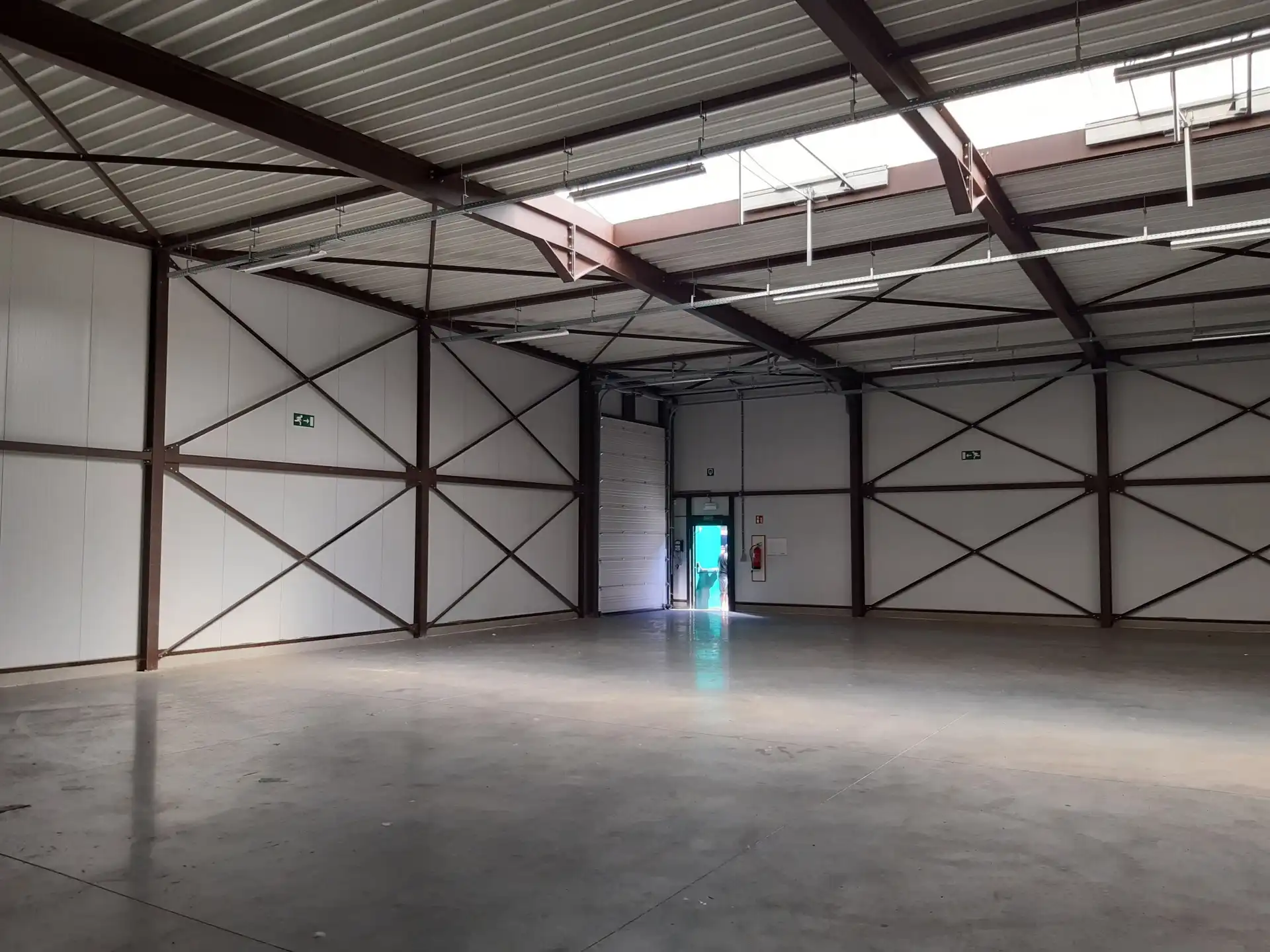 Bedrijfsunit van 575 m² te huur in Sint-Truiden. foto 4