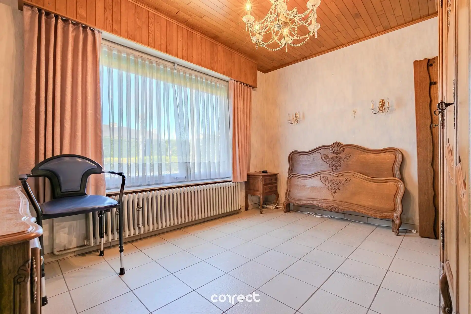 Open bebouwing op een ruim perceel met prachtig weids uitzicht, oprit en ruime losstaande garage (60 m²). foto 10