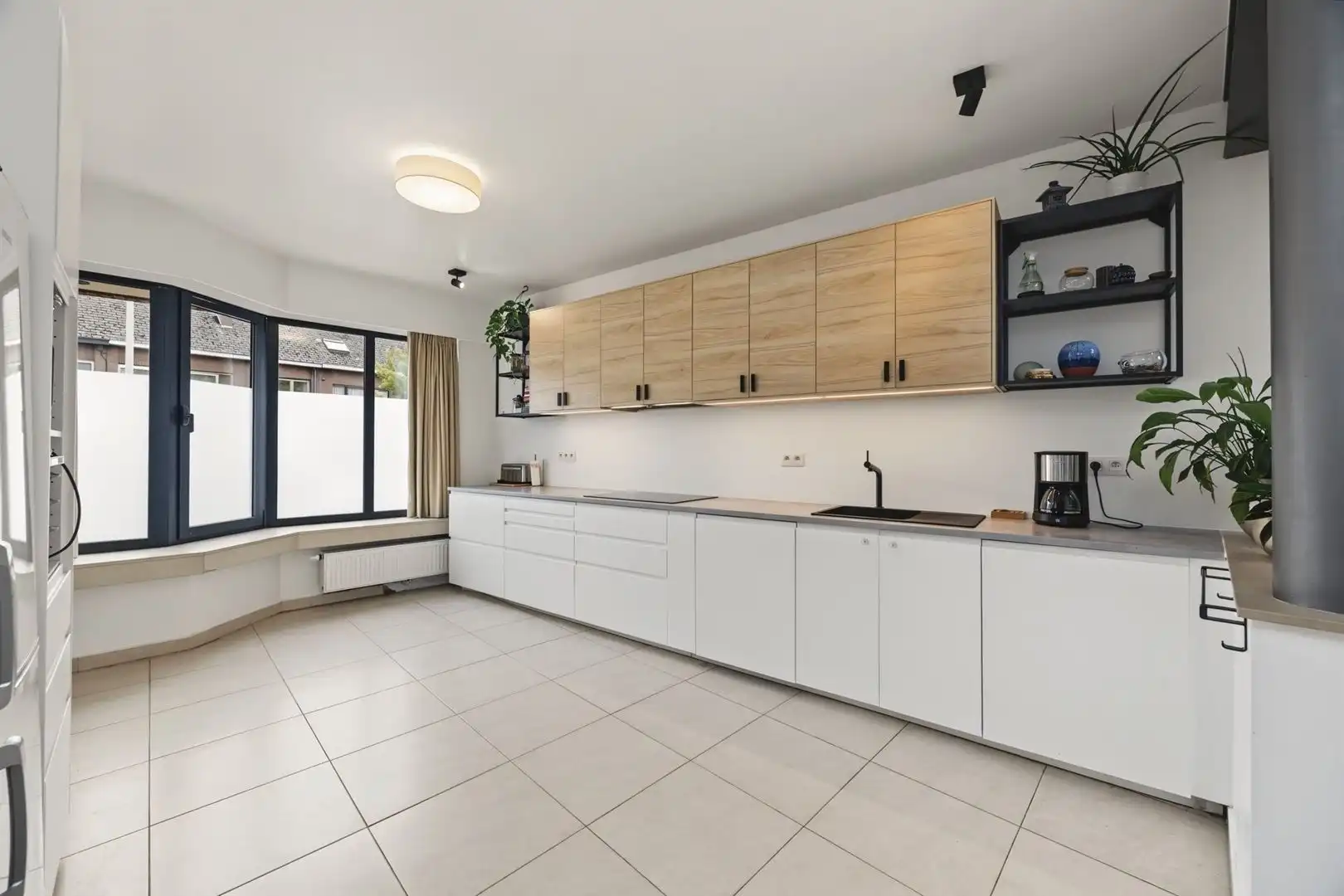 Een ruime, lichtrijke woning met uitbreidingsmogelijkheden in het hart van Zemst foto 3