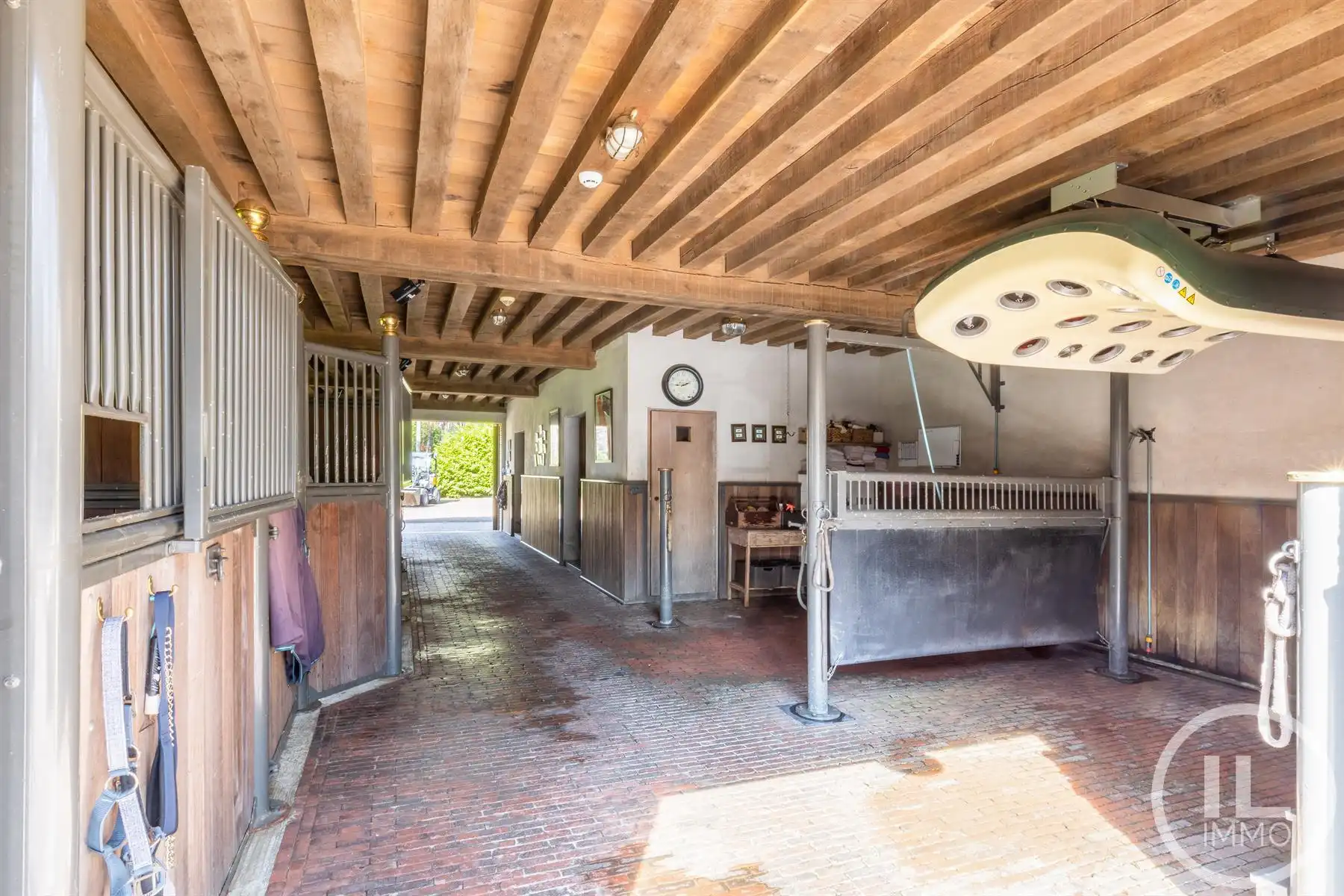 Schitterend domein van 7,7 ha met prachtige villa, zwembad, guesthouse, ruime schuur en uitgebreide paardenfaciliteiten. foto 40