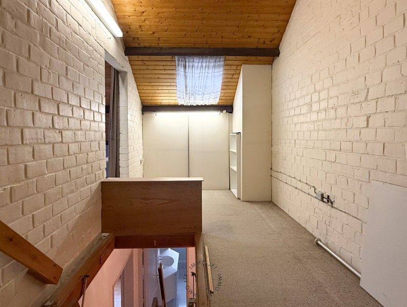 Charmante woning met 3 slaapkamers, garage en tuin op gunstige locatie in Zwijndrecht foto 16