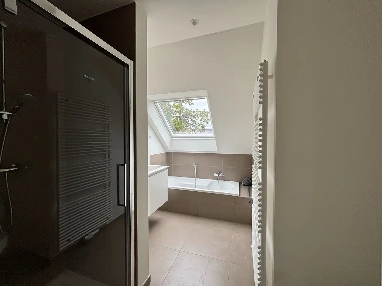 Ruime Instapklare woning te huur foto 13