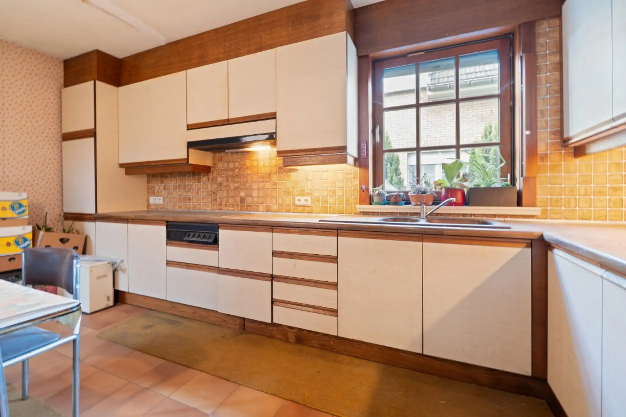 Centraal gelegen burgerwoning met garage en ruime tuin foto 11