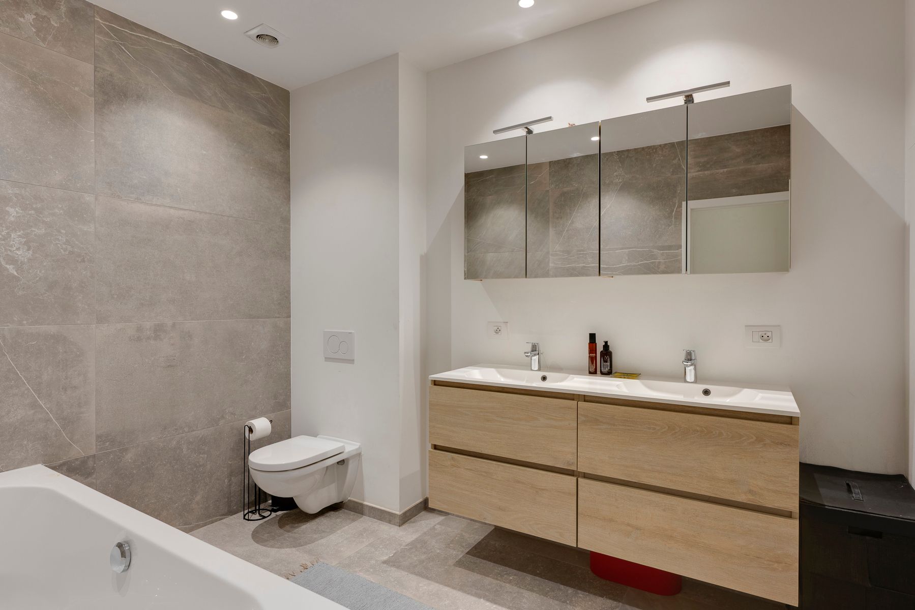 Lichtrijk, trendy appartement in gerenoveerd herenhuis foto 11