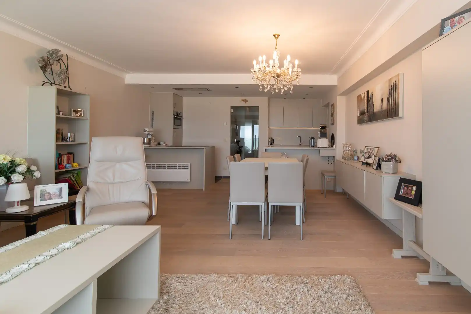 Prachtig gerenoveerd doorloopappartement met 2 slaapkamers foto 5