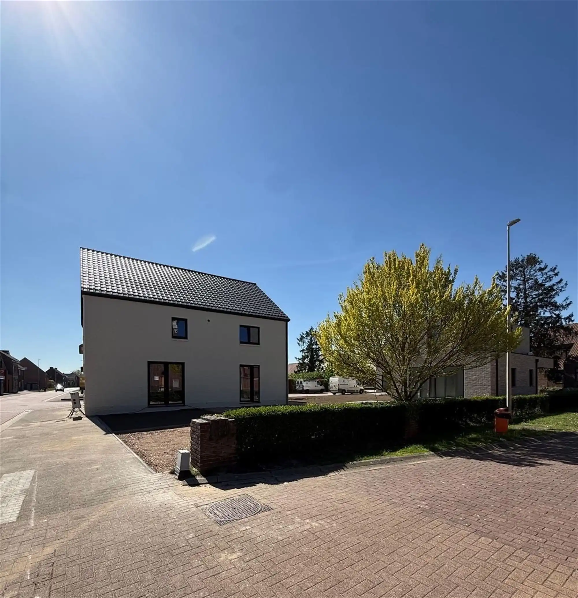 Ruime vrijstaande, te renoveren, woning op een rustige locatie in Voorshoven foto 4