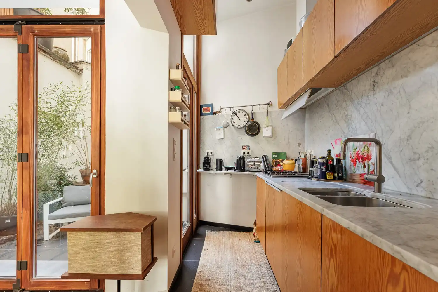 Charmante burgerwoning met patio in hartje Zurenborg foto 8