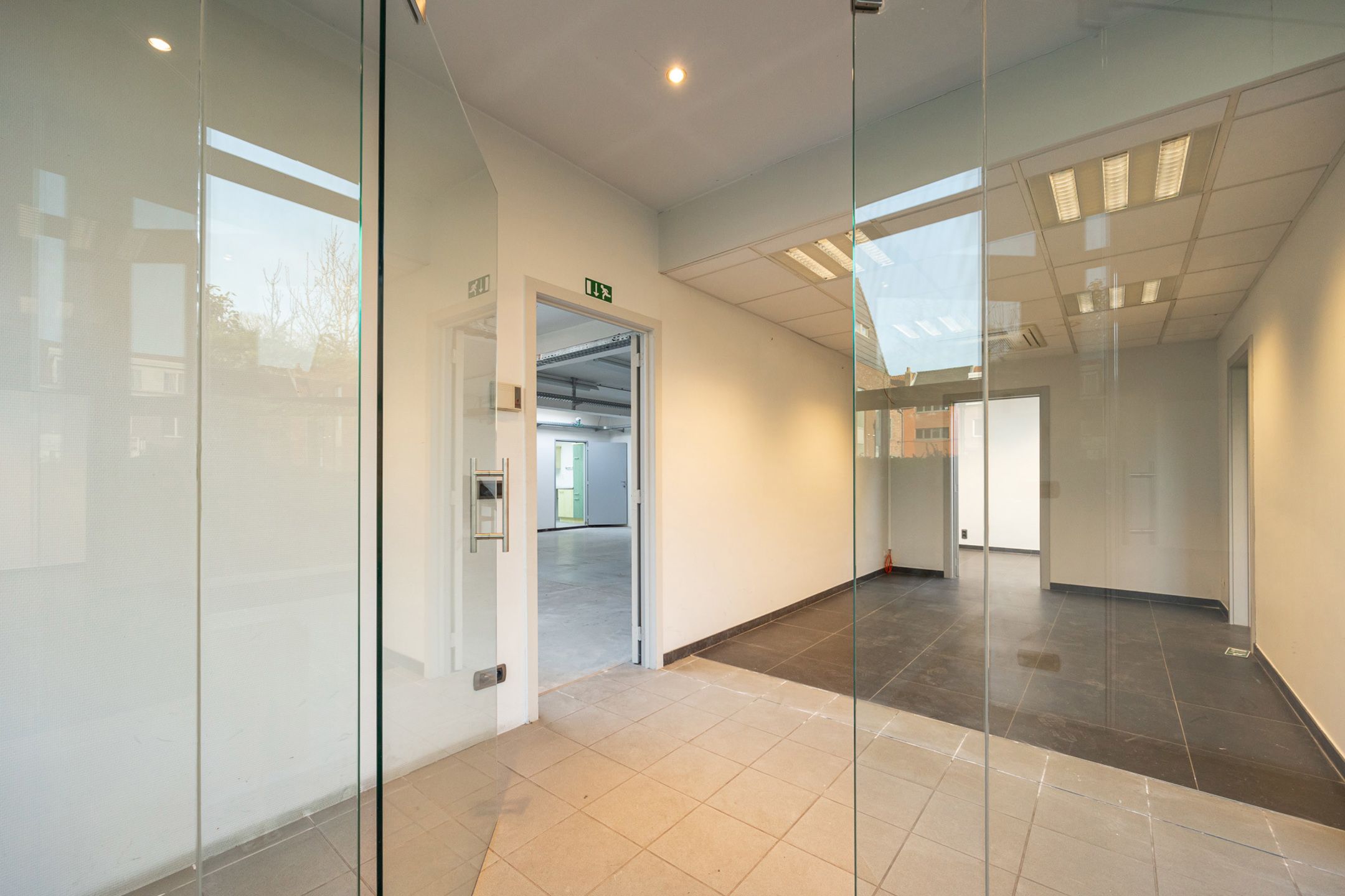 Moderne HOB met 4 slpks + kantoren en magazijnruimte  foto 44