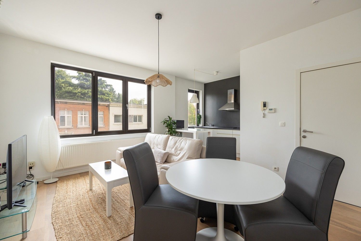 Lichtrijk 1-slaapkamerappartement in gegeerde Pulhofwijk van Berchem foto 5