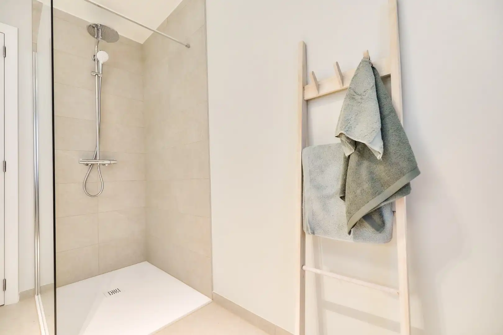 Ruime energiezuinige gezinswoning in familievriendelijke buurt foto 12
