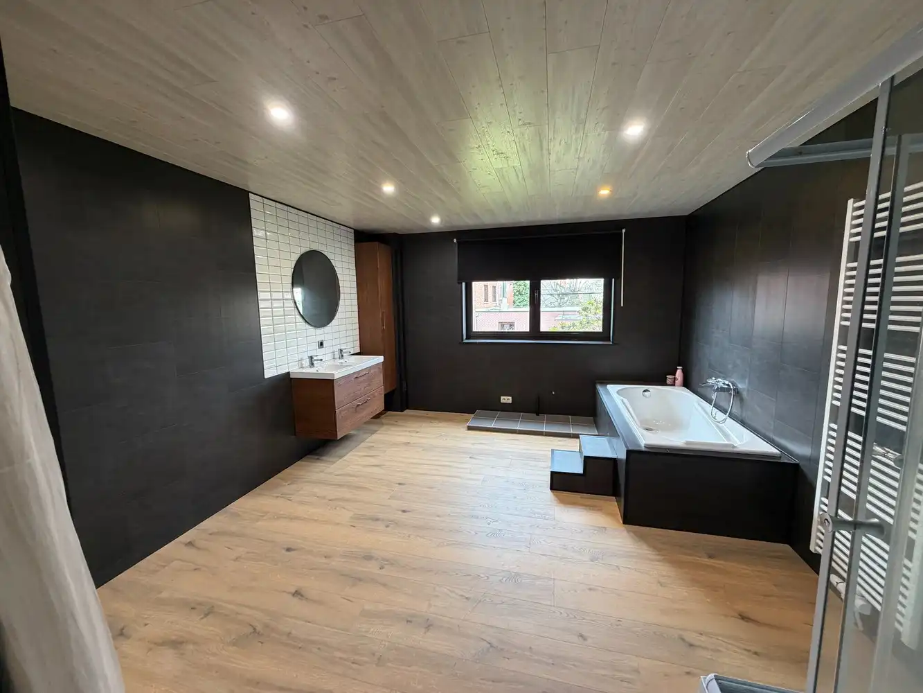 Ruime en lichtrijke vrijstaande woning foto 10