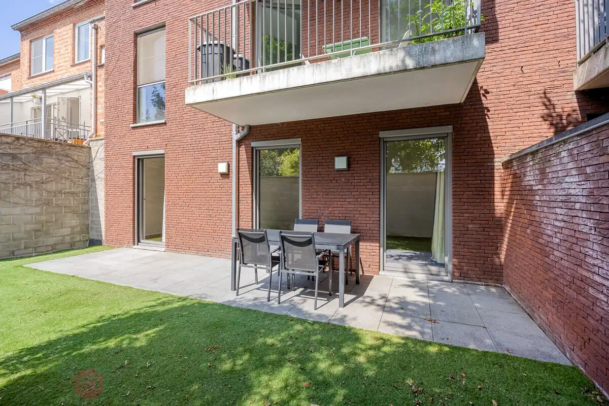 Recent gelijkvloers app. met 2 slaapkamers, tuin en 2 autostaanplaatsen. foto 24