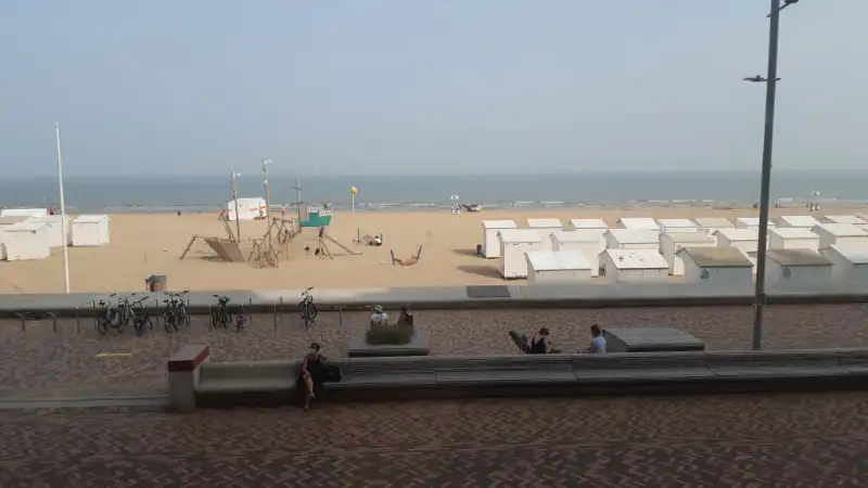 Wonen met de Noordzee aan uw voeten: Stijlvol 2-slaapkamerappartement in residentie Les Nenuphars foto 14
