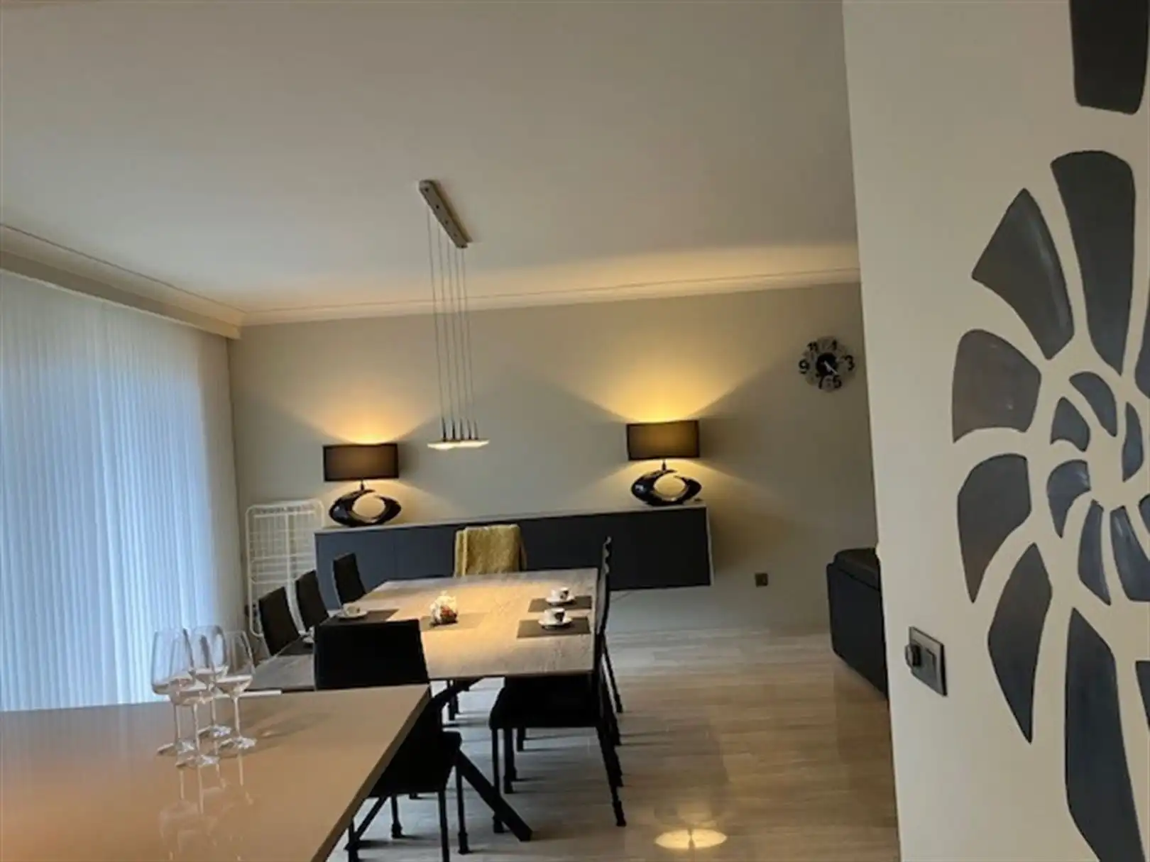 Luxueus gemeubeld 3-slaapkamerappartement met garage foto 4