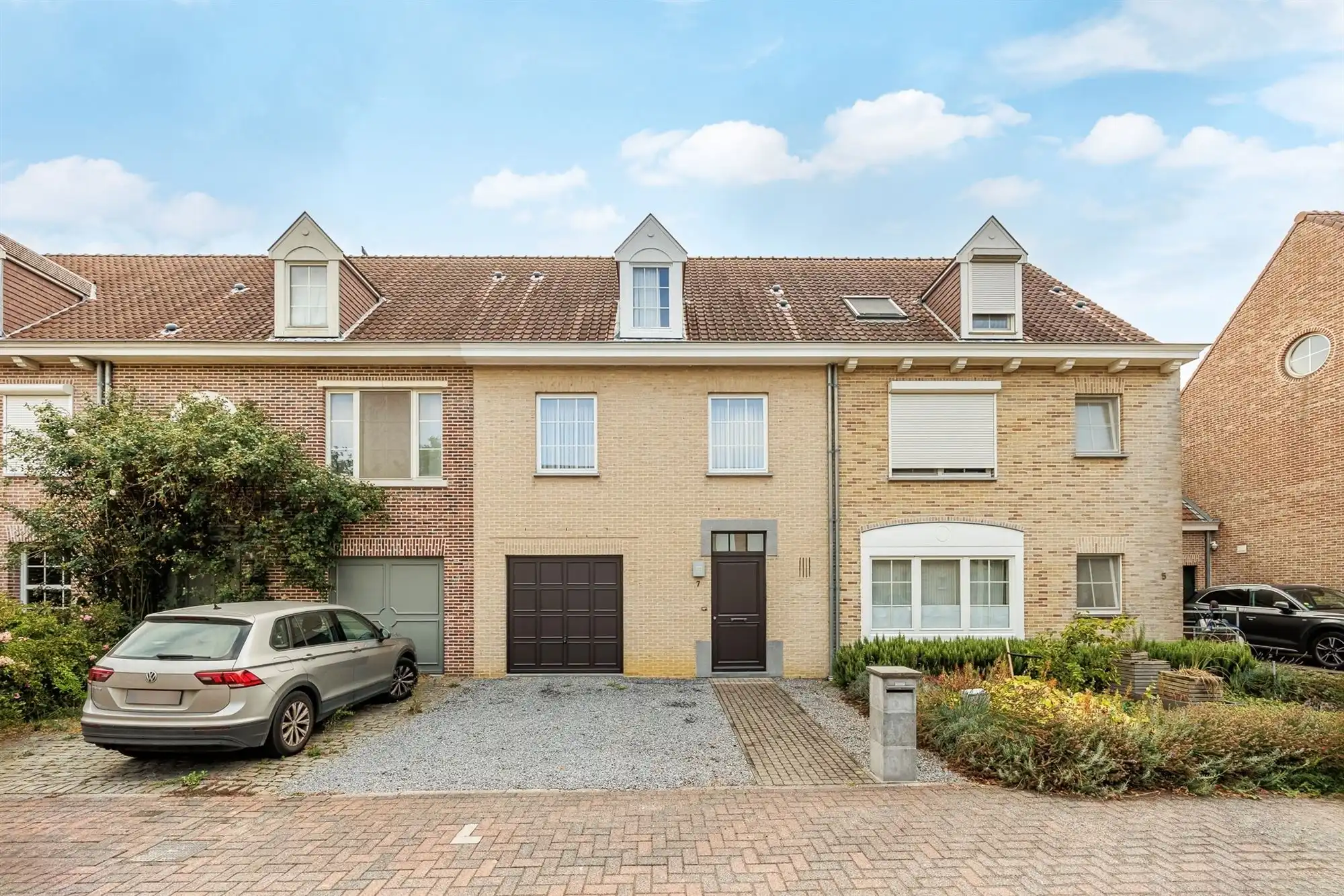 Instapklare ruime woning met 4 slpkmrs. en tuin foto 5