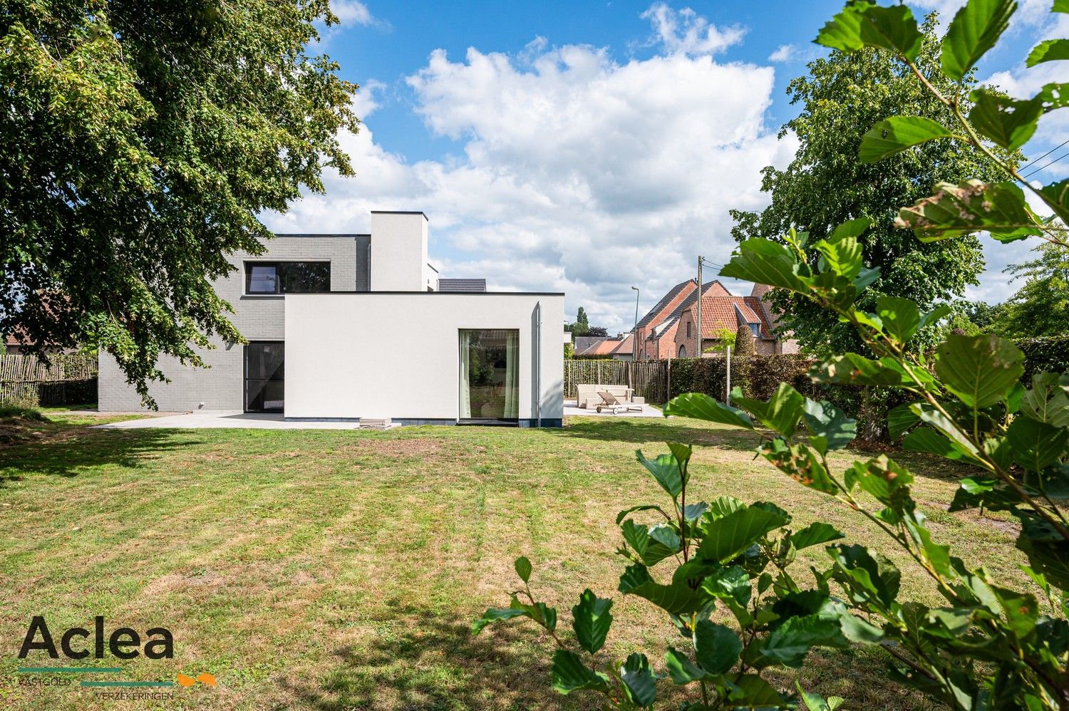 Stijlvolle, ruime woonst op een mooi perceel foto 34