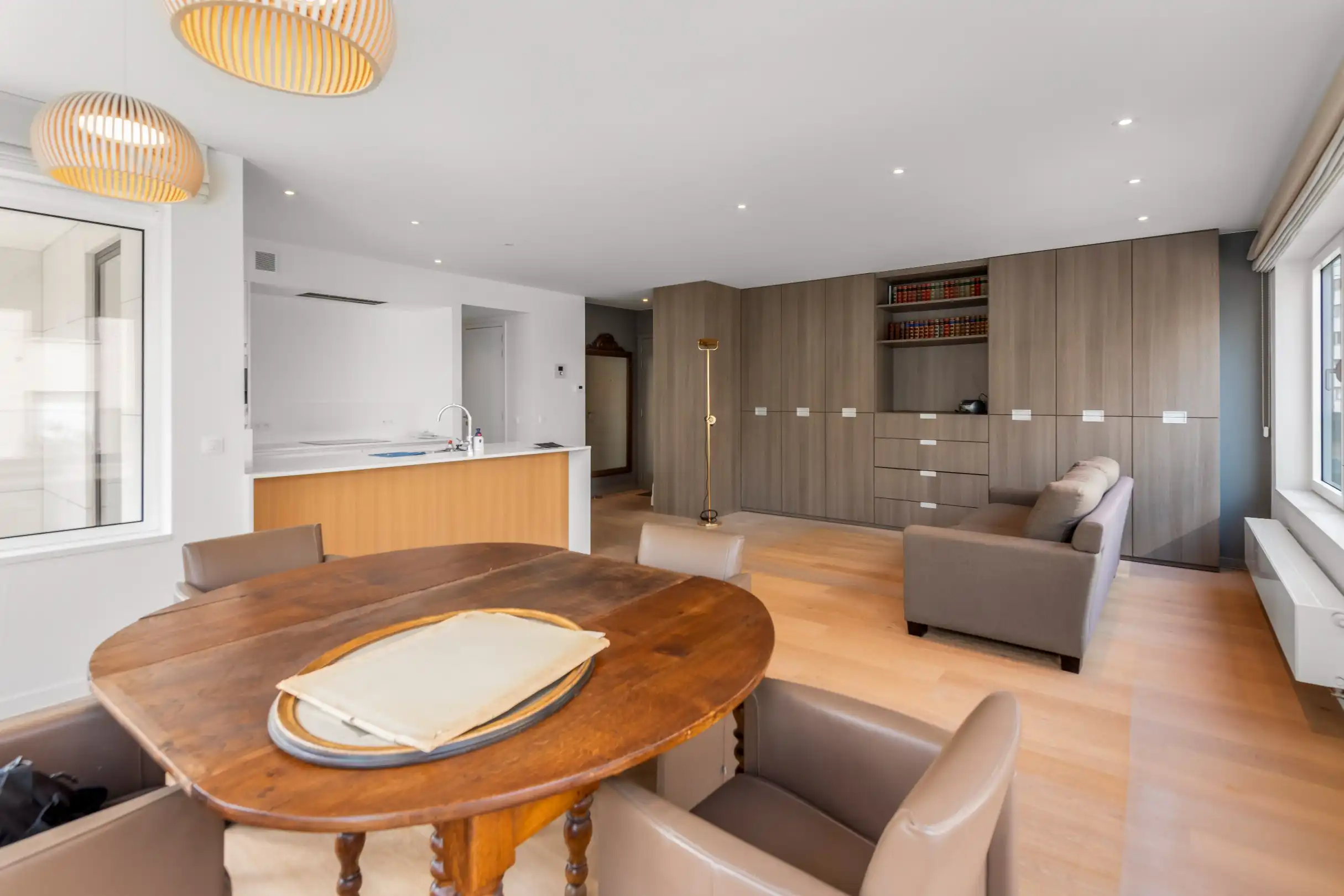 Recent mooi afgewerkt hoekappartement op wandelafstand van de zee. Inpandige parking te koop foto 7