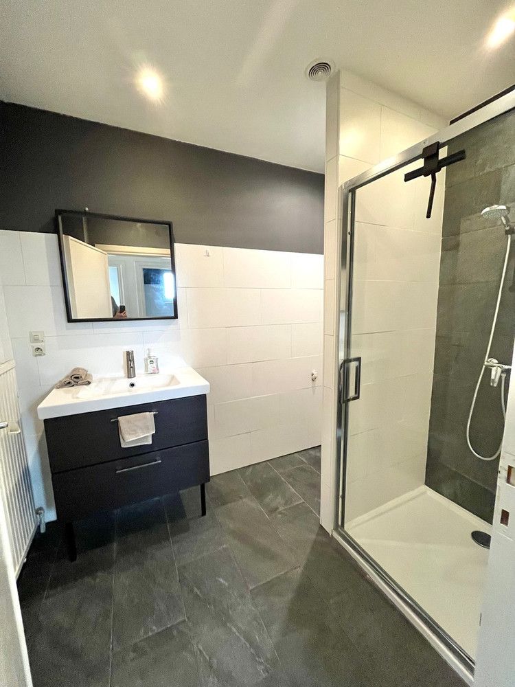 Instapklaar appartement met 3 slaapkamers in hartje Maaseik. foto 8