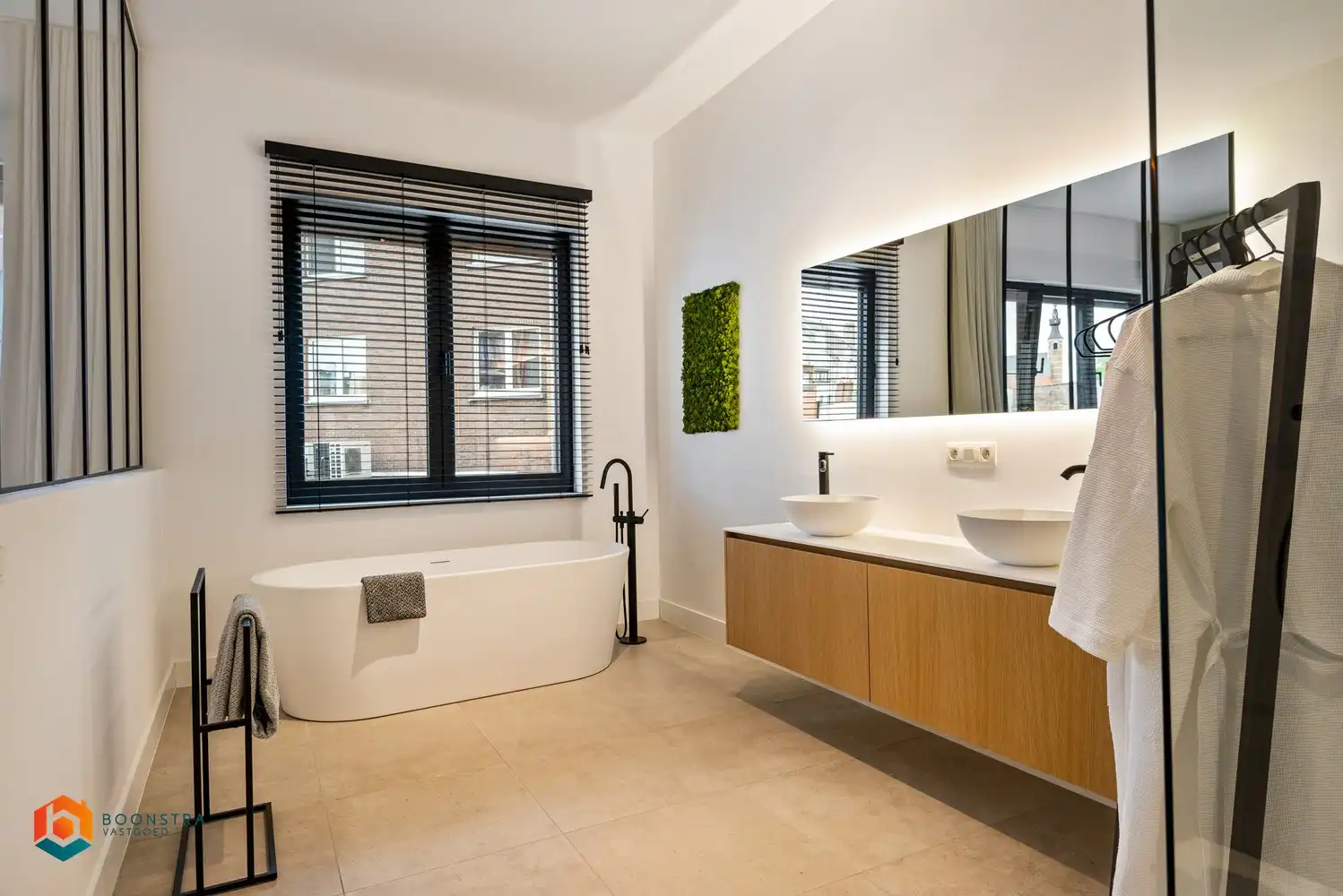 Instapklare woning met 5 slpkrs, 3 badkmrs en stadstuin te Mechelen foto 9