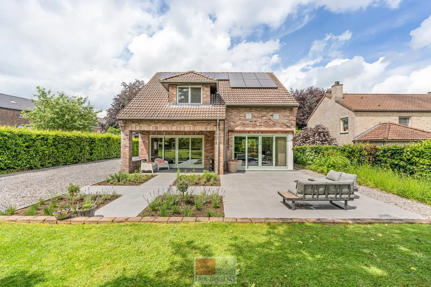 Instapklare gezellige vrijstaande woning met een woonopp. van circa 185 m2 op een perceel van 17a53ca foto 3