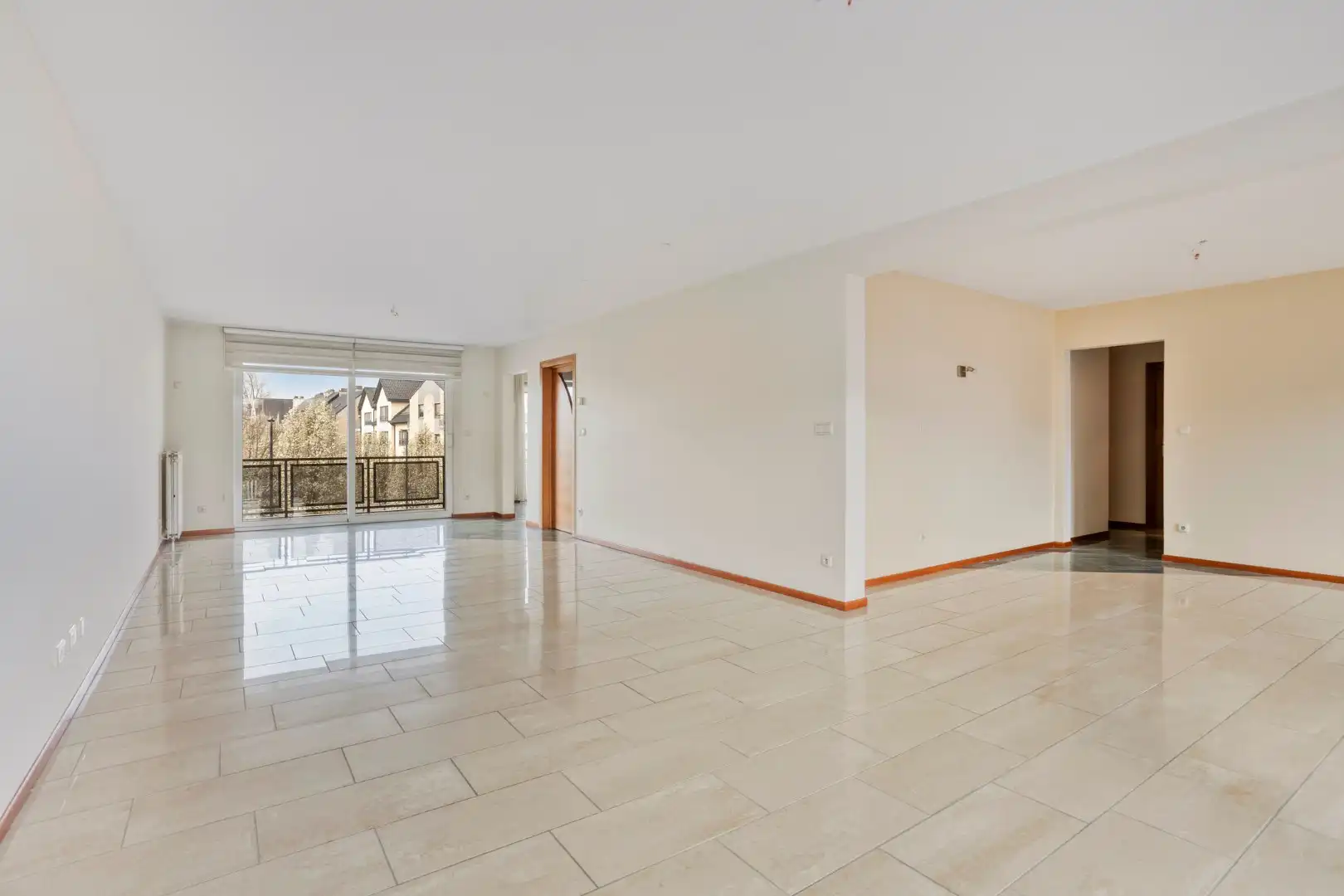 APPARTEMENT VAN 175m² MET 2 SLAAPKAMERS, 2 TERRASSEN en GESLOTEN GARAGE IN LANAKEN CENTRUM !  foto 4