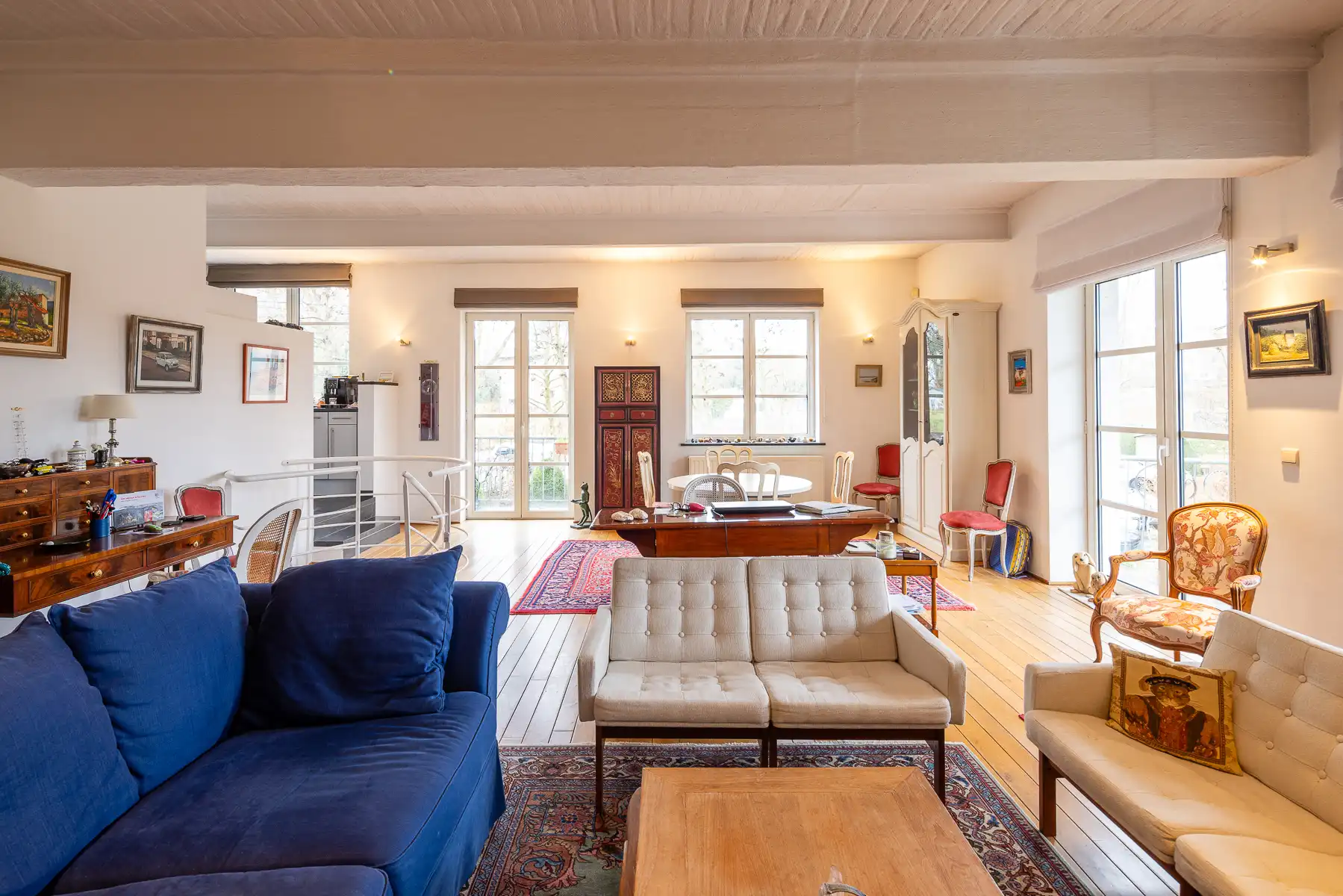 Ruim, lichtrijk appartement met tuin. Rustige locatie foto 4