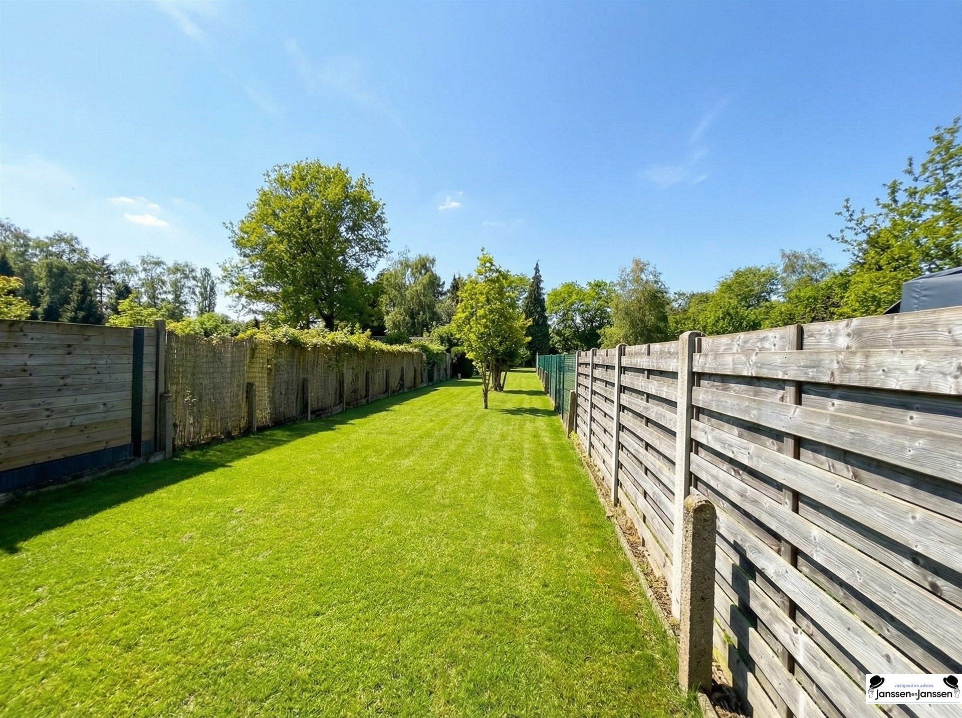 Instapklare woning met 4 slaapkamers, 2 badkamers, rustig gelegen foto 14