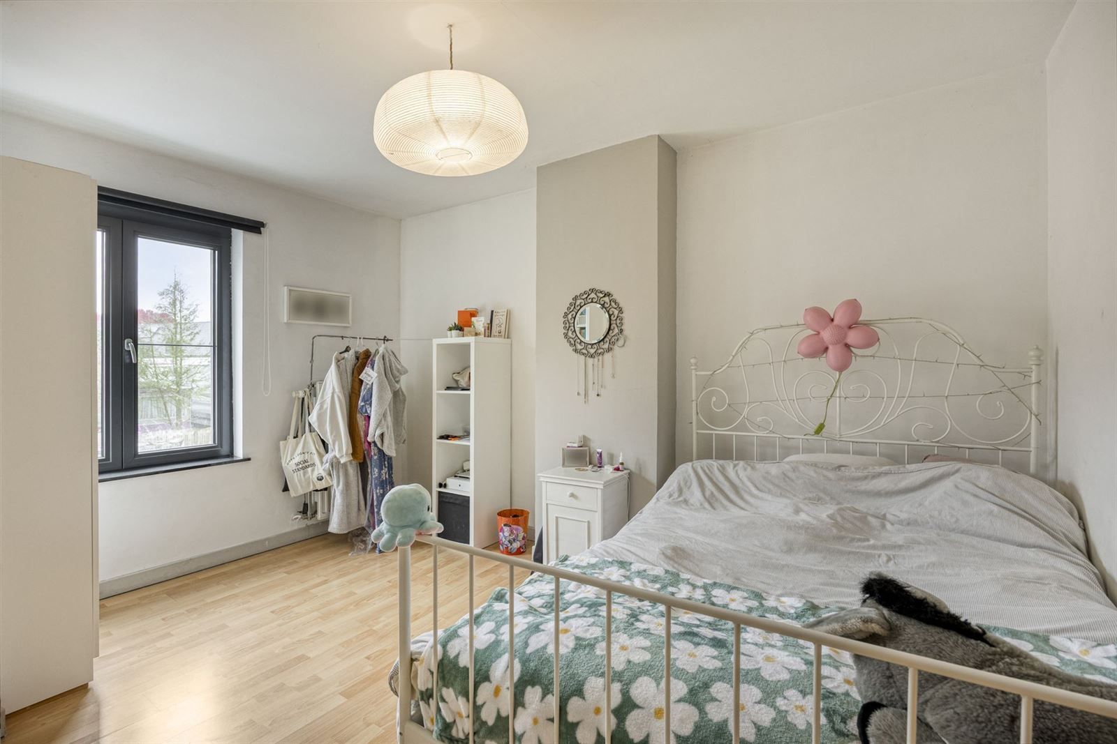 Charmante verborgen parel met tuin en garages foto 10