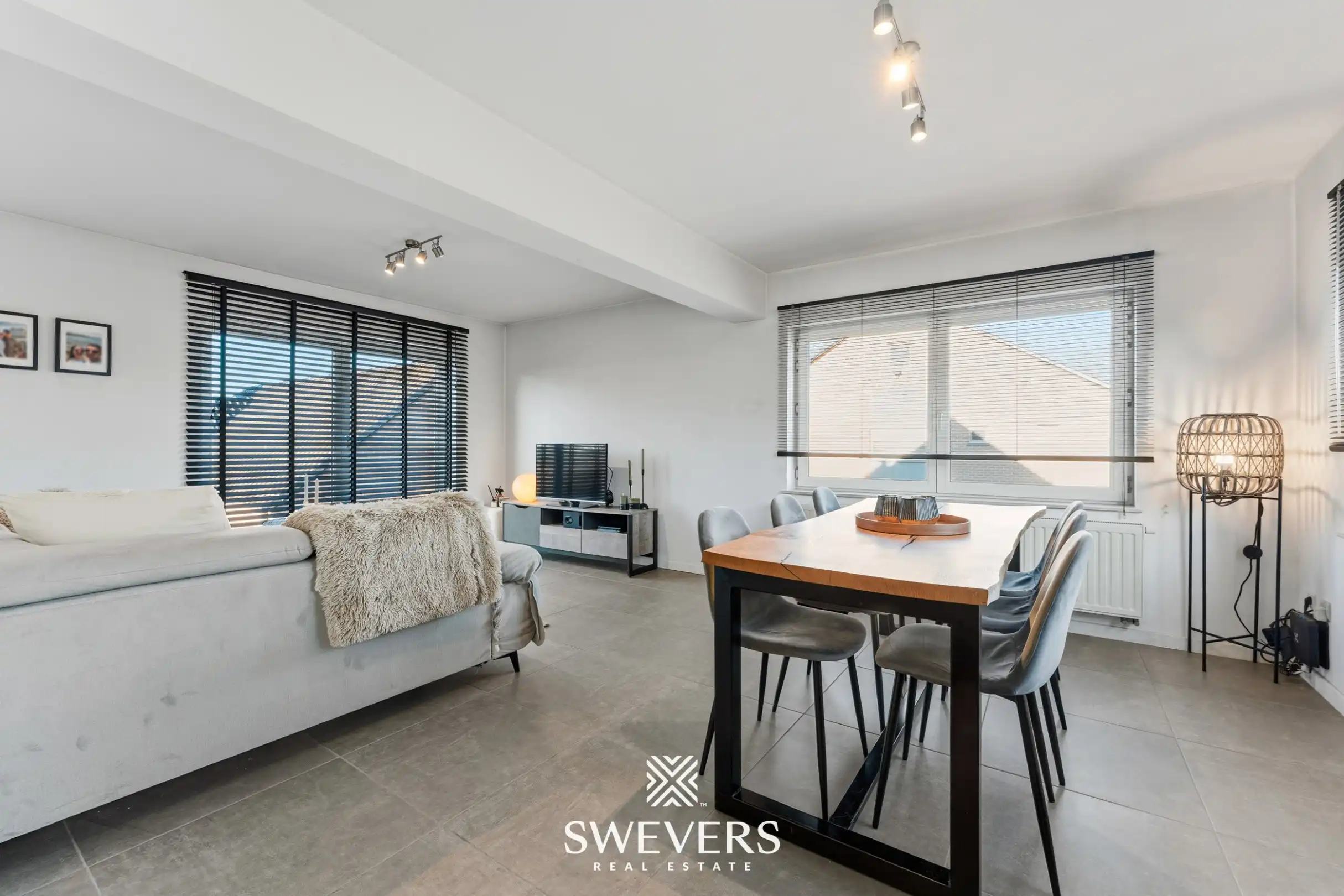 Gerenoveerd appartement met terras op topligging in Diepenbeek foto 16