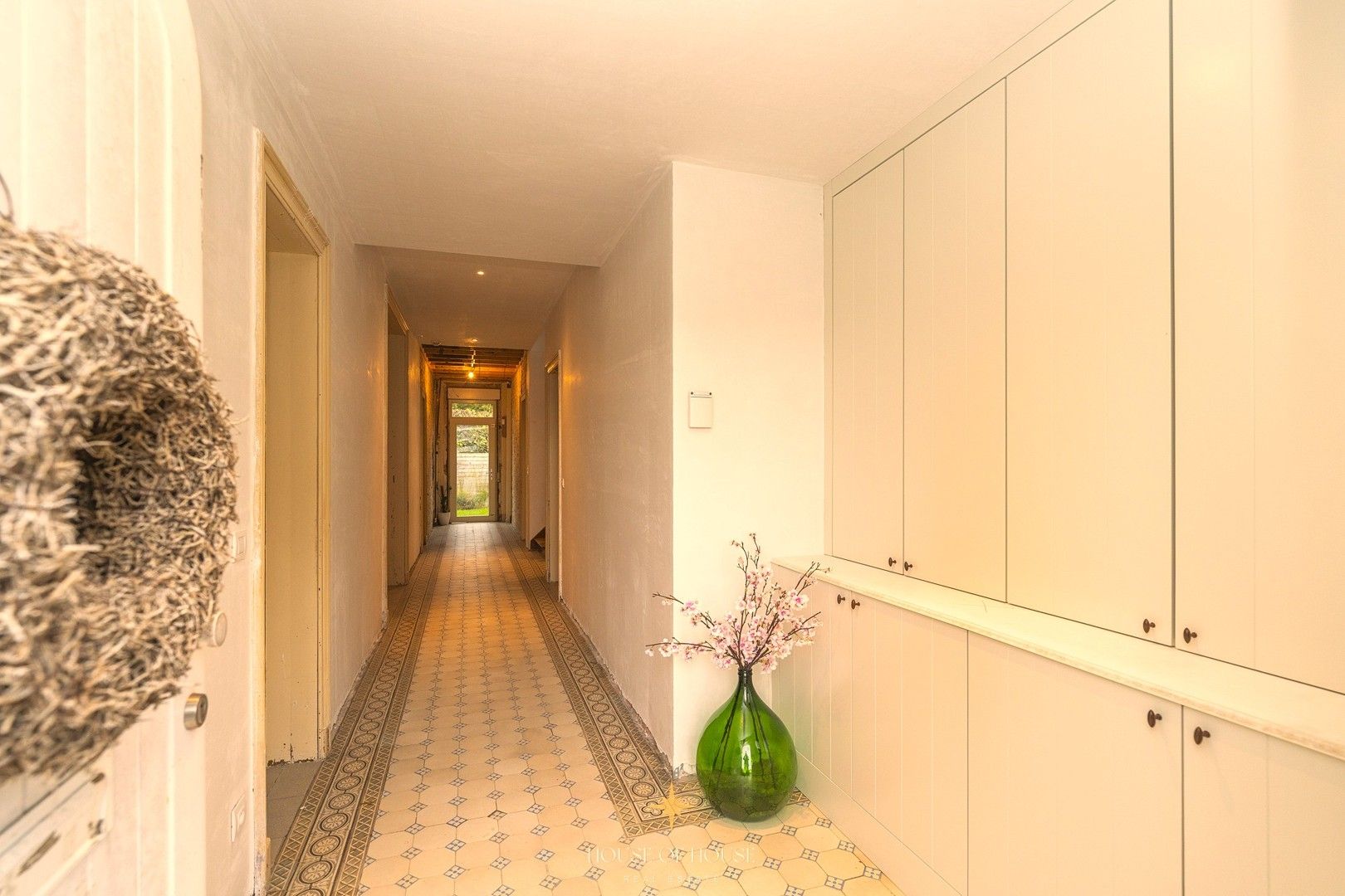 Sfeervolle pastoriewoning met uitzonderlijk potentieel zonder renovatieverplichting foto 4