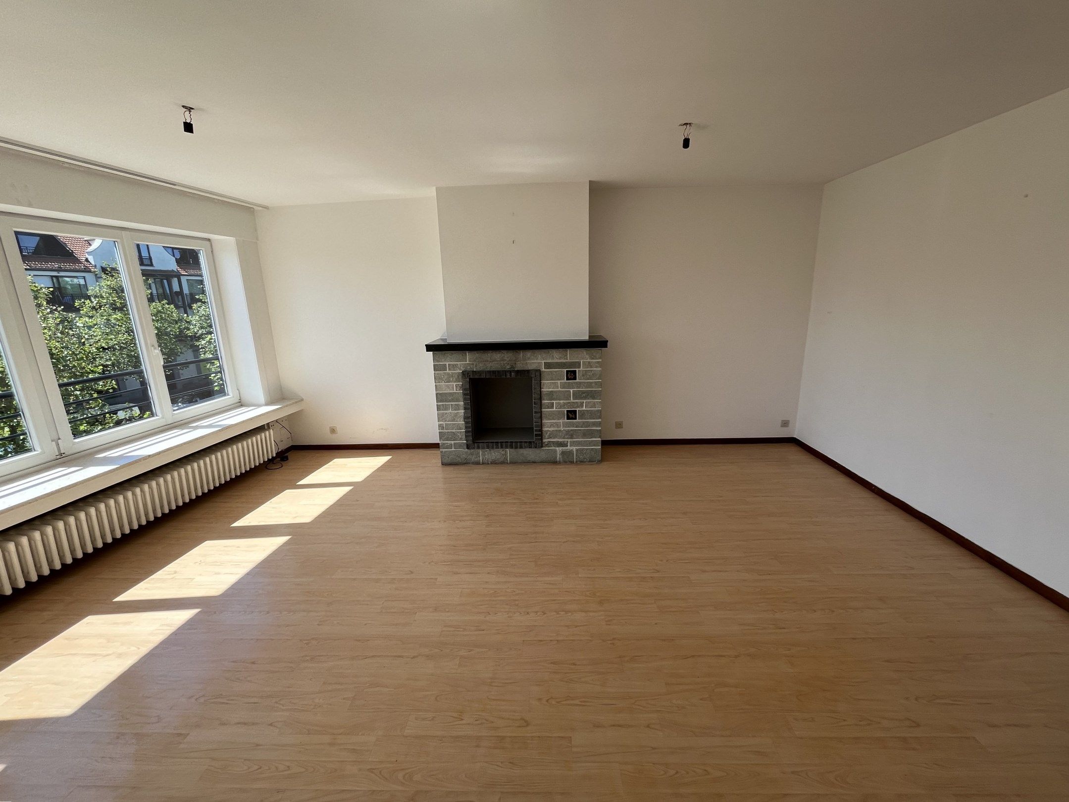 Te renoveren appartement genietend van open zichten, vlakbij het centrum van Knokke. foto 5