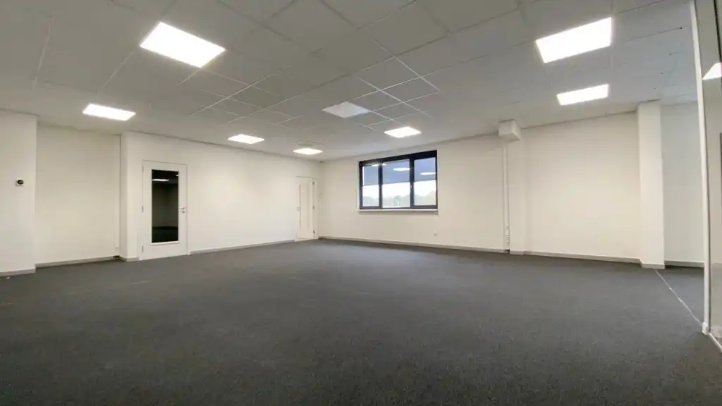 Kantoor te huur in Dionysius KMO-center vlakbij E40 in Gent foto 4