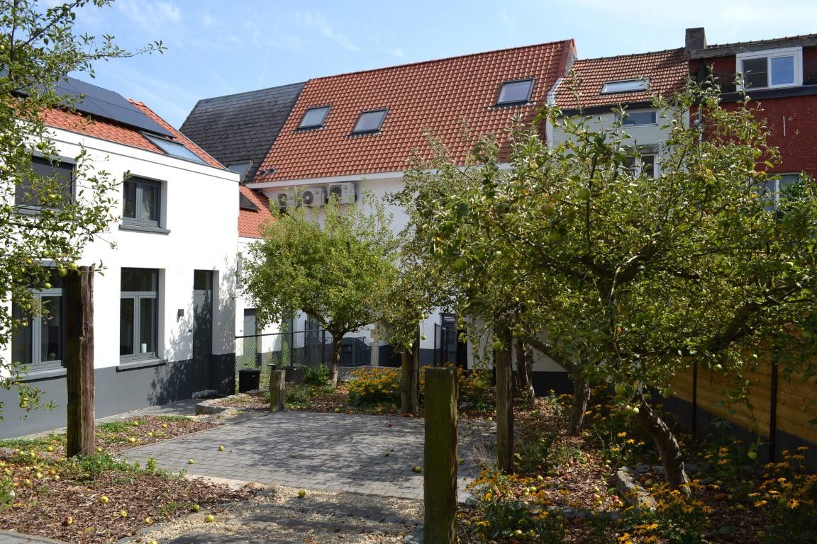 Gerenoveerde stadwoning foto 13