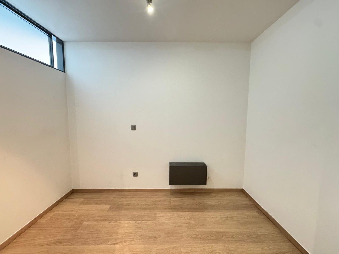 INSTAPKLAAR GELIJKVLOERS APPARTEMENT MET TERRAS foto 7