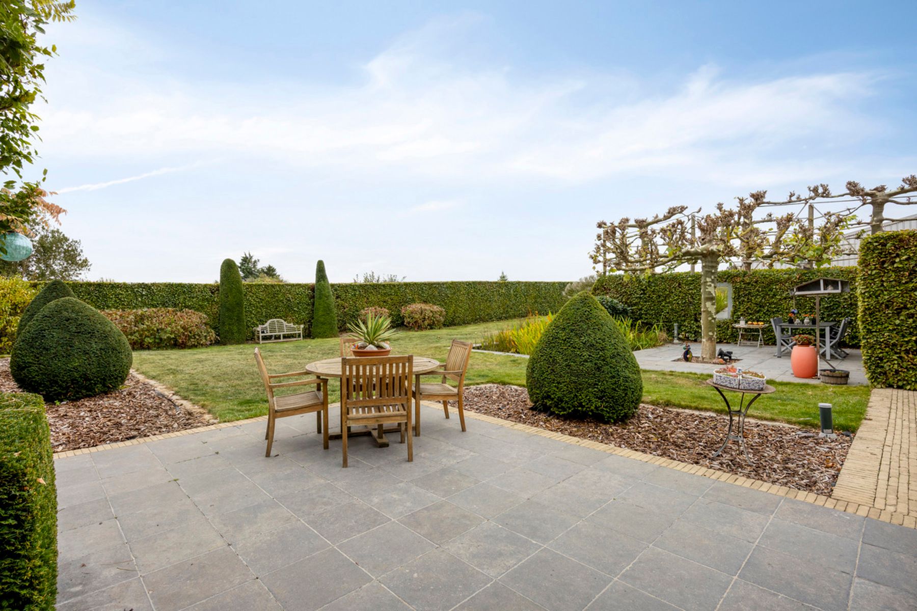 Exclusieve villa met grote loodsen combineer werken en wonen foto 34