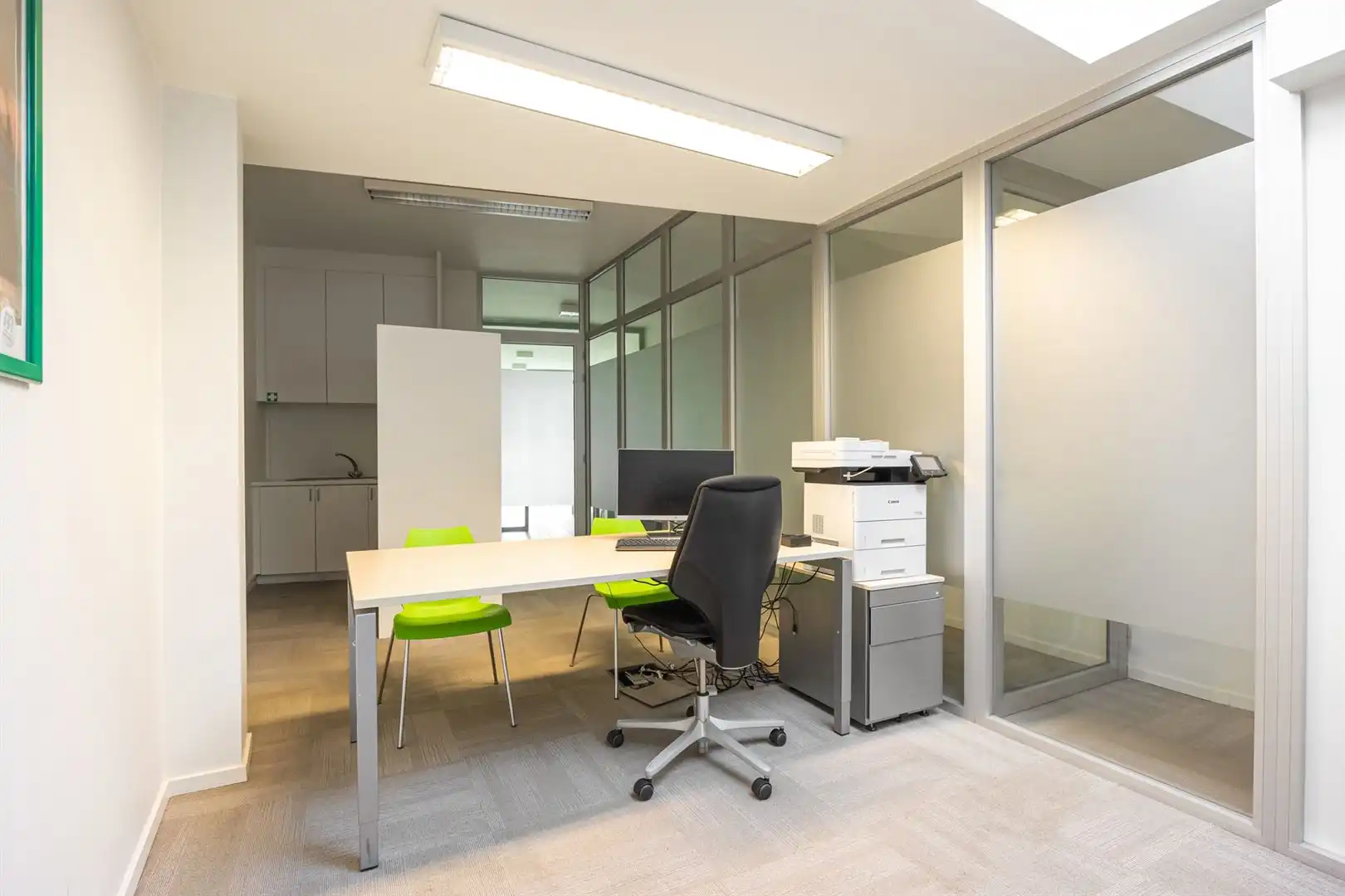 Lichtrijke kantoorruimte in het hartje van Opwijk. foto 7