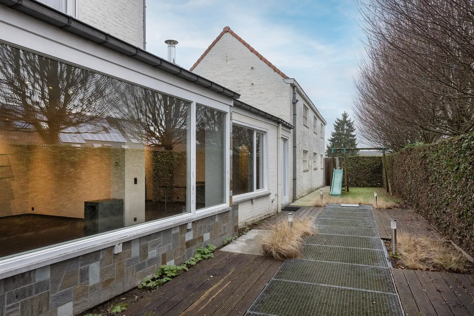 Woning met grote garage en mogelijk kantoor of praktijk. foto 11