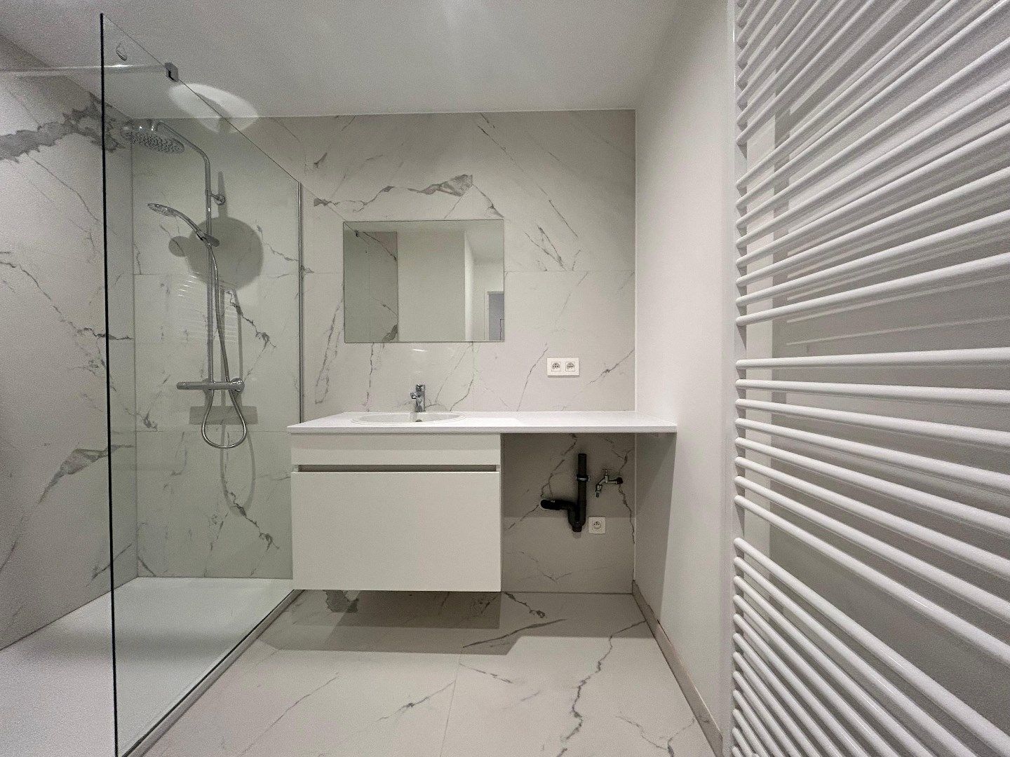 Volledig gerenoveerd 2 slpk appartement foto 12