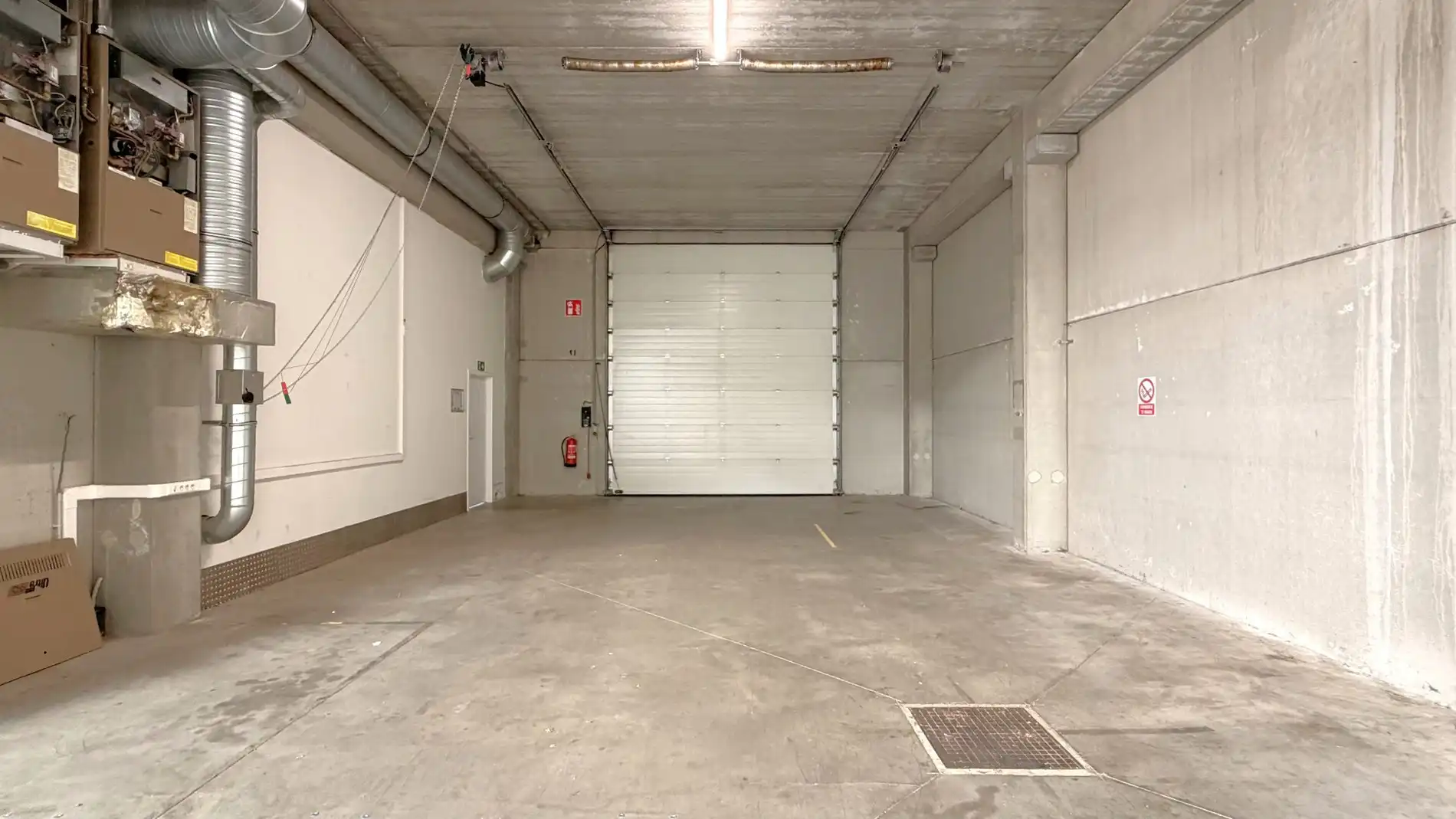 Magazijn met laadkade en kantoren te huur aan E17 in Kruibeke foto 9